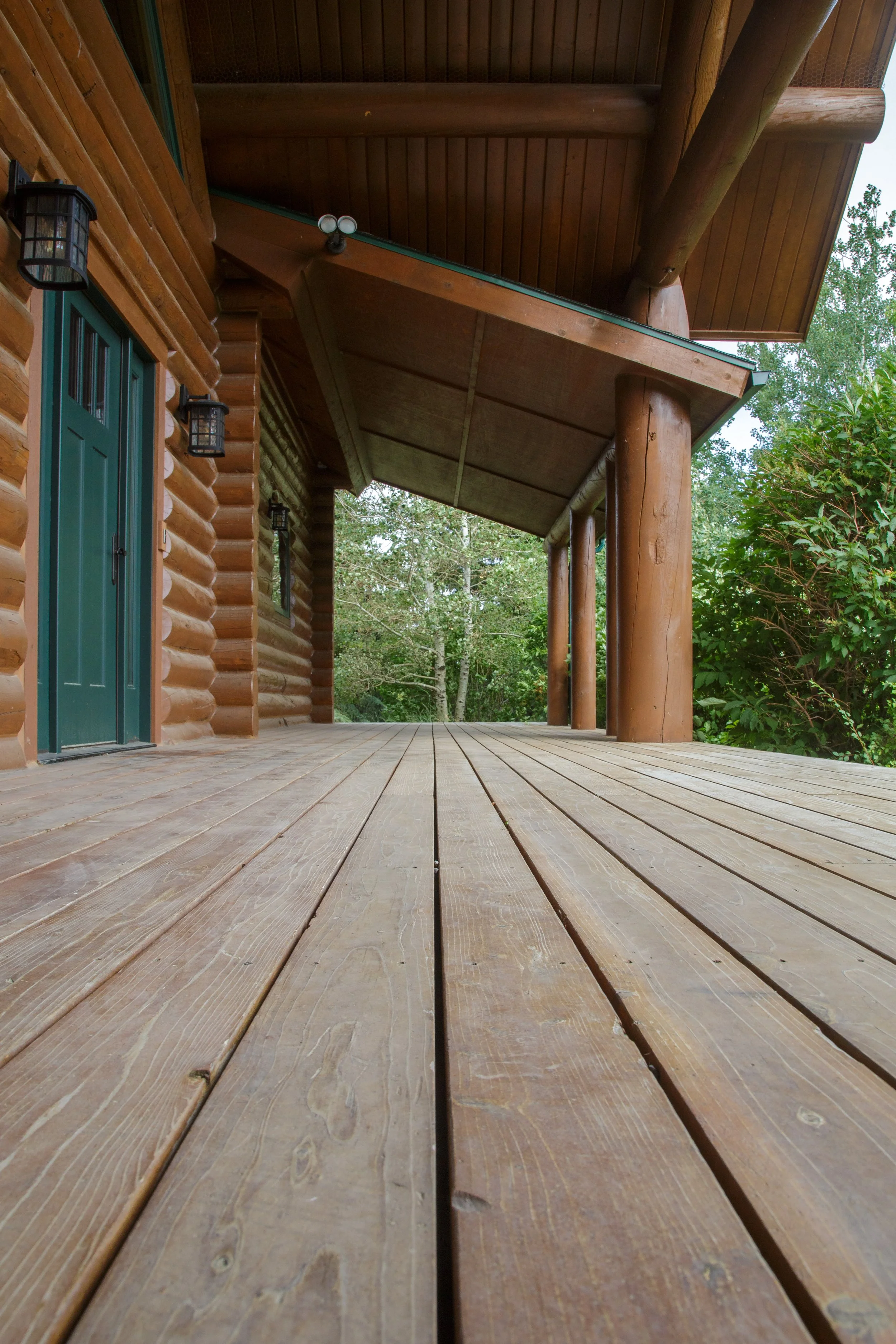 250731_220DeerPathLn_Stain_WildWestContracting_MaddiHohner-3.jpg