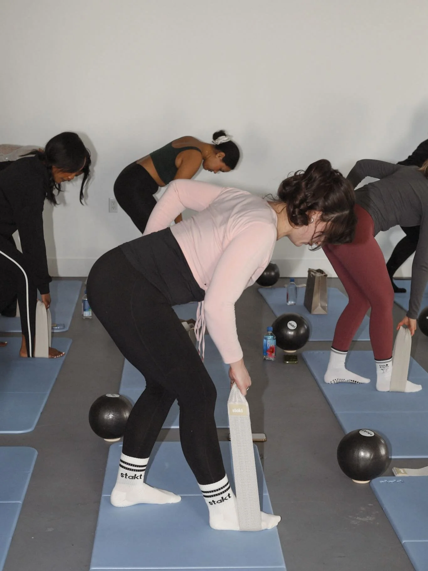 All Good Things Movement Vol. 1 🤍
Soft launching @bodylanguageatx 

This morning marked the first movement at @bodylanguageatx inside AGTS &amp; and it felt exactly how it should: warm, caffeinated, so perfectly communal.

Mats on the floor. Coffee 