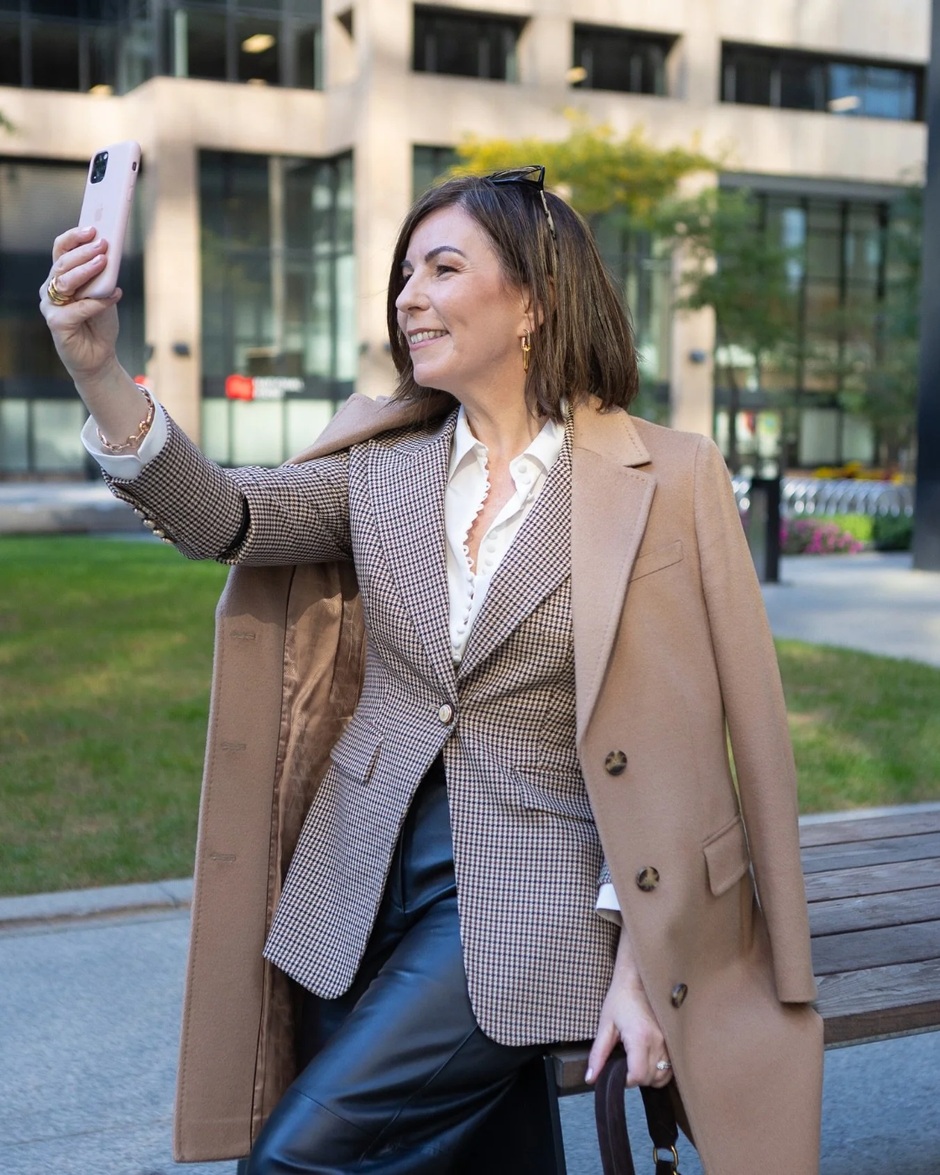 &ldquo;I don&rsquo;t know how to express my style in photos&rdquo;&hellip;.

If that&rsquo;s what&rsquo;s preventing you from updating your personal branding images, know that it&rsquo;s quite normal to feel that way. But holding on to a stagnant vis