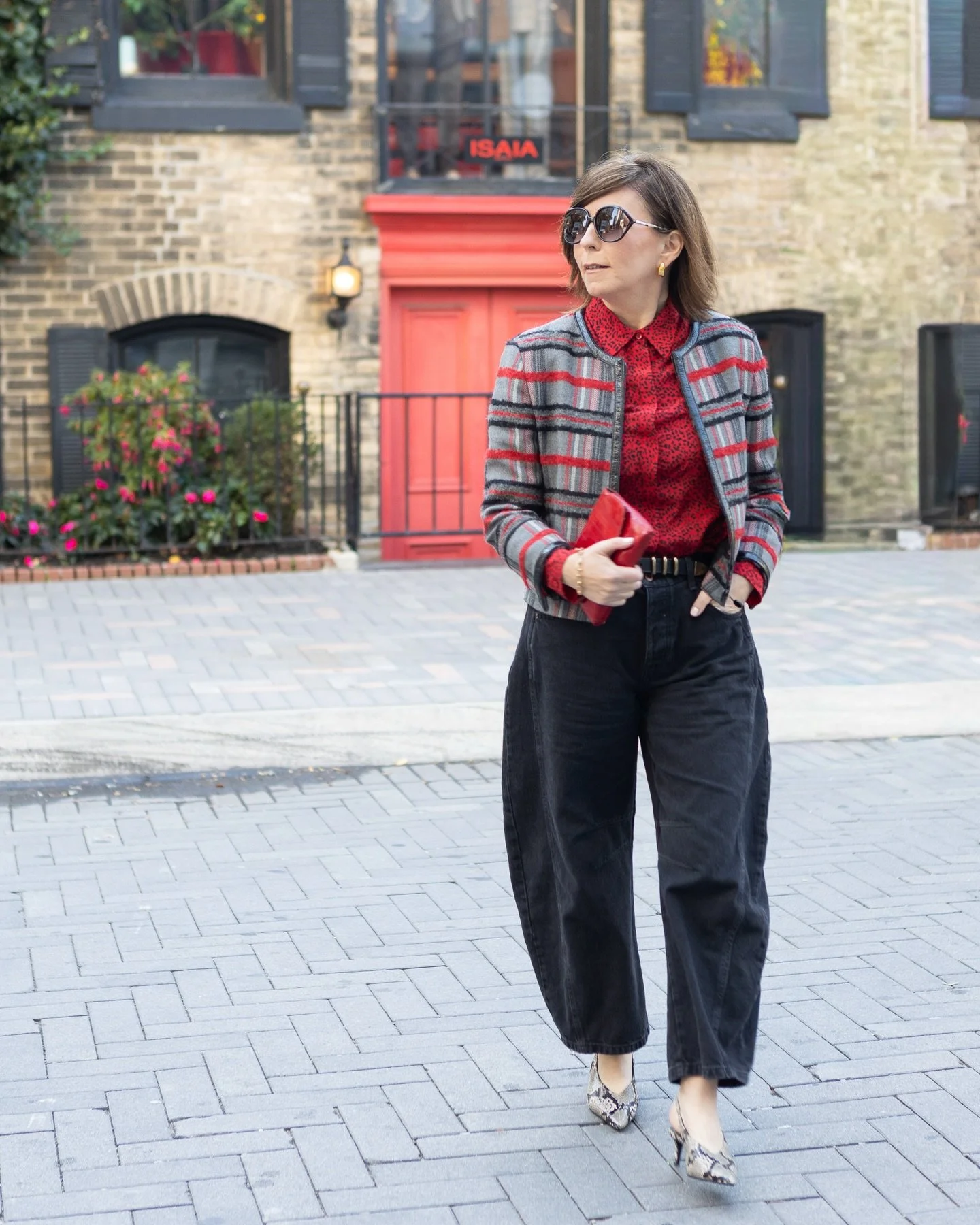 Festive lunch? Yes please - but we&rsquo;re doing it from the closet I actually live in. 

Reminder: you don&rsquo;t always need special occasion clothes to show up with a festive vibe.

Build a closet of pieces that feels RIGHT for you and your life