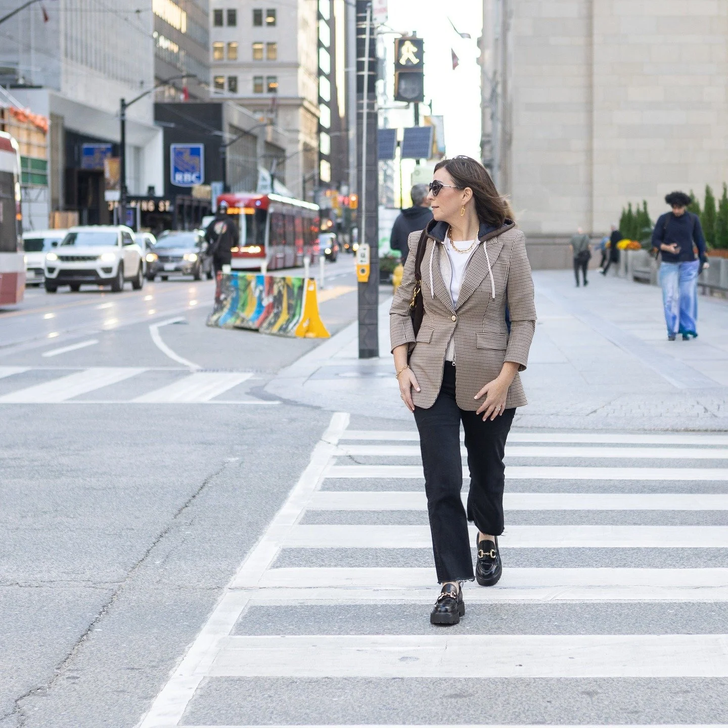 And just like that, winter loosens its grip.

#torontostylecoach #torontopersonalstylist #torontopersonalshopper #springhassprung #styleover40

@margotdaleyphotography