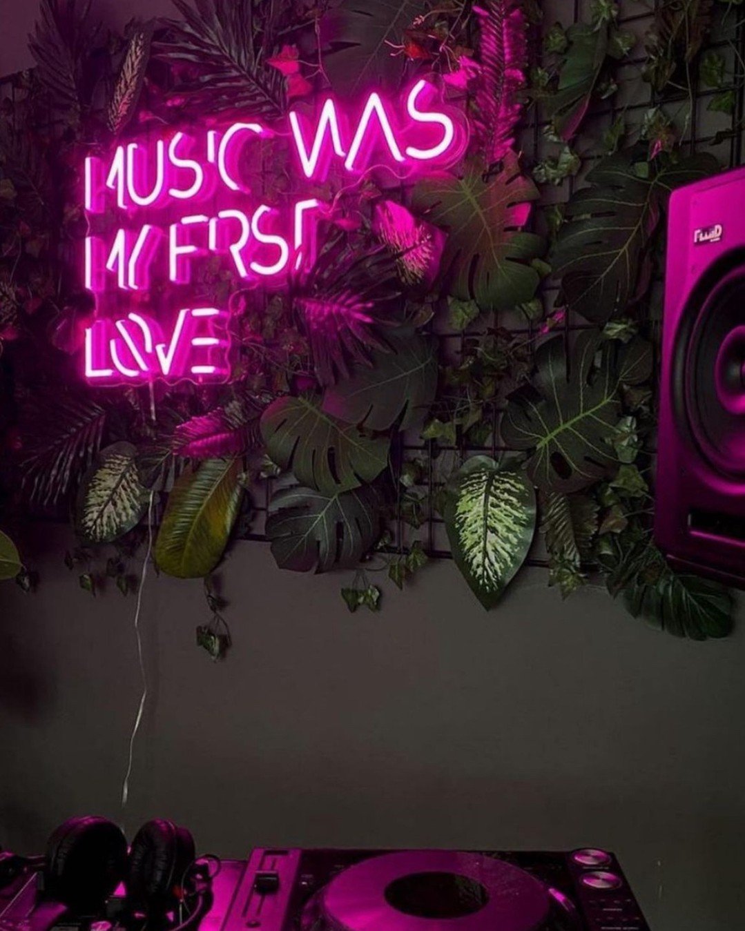 🎶 Custom Neon Sign | Neon Color: Hot Pink 💡
Fast Production &amp; Shipping Under 10 Days 📆
&bull; We can replicate almost any font
&bull; Our signs come with a year warranty
&bull; 100,000+ hours light time
&bull; non-flammable, and energy efficie