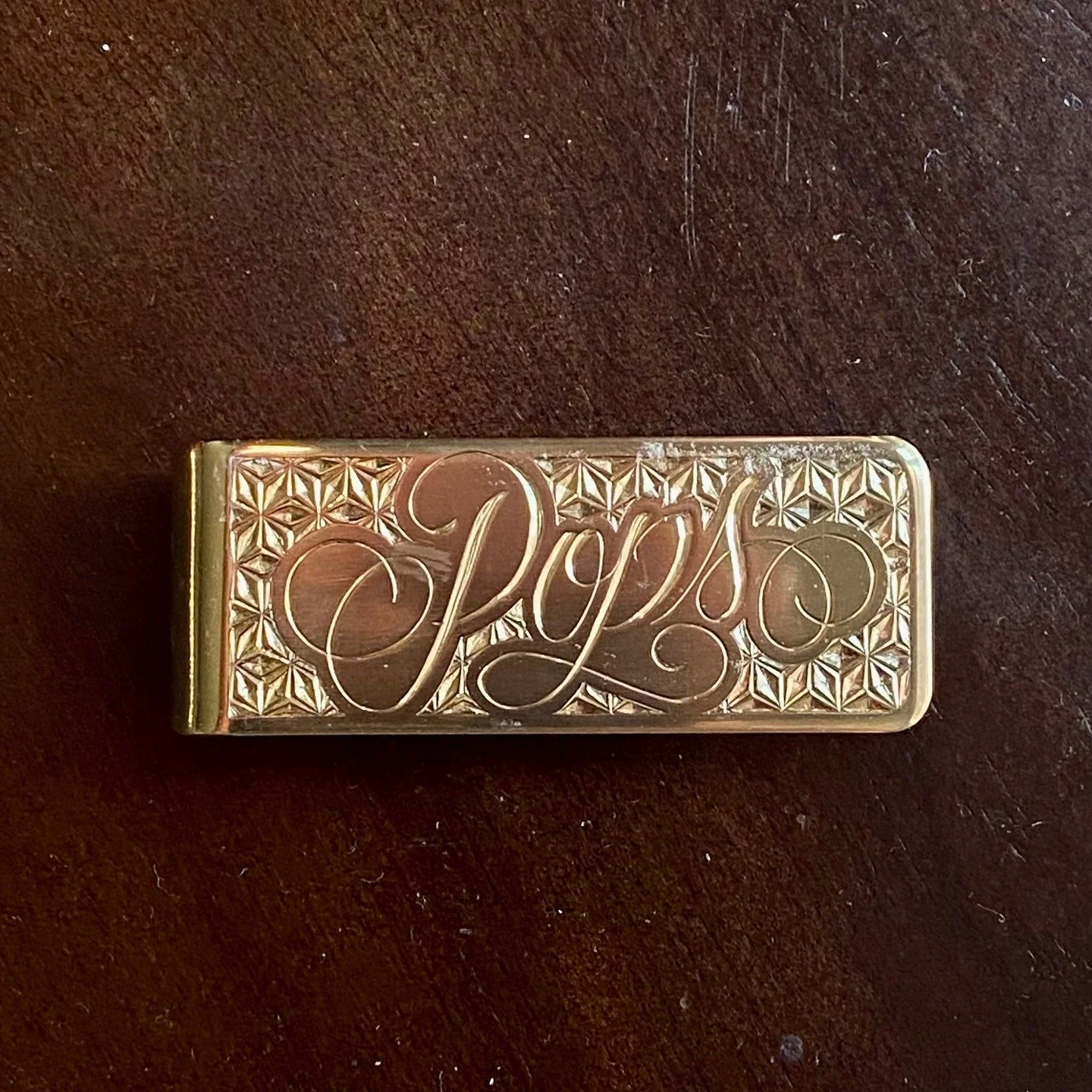 "POPS" Custom hand engraved brass money clip.#engraving
#engraver #lindsayengraving #handengraving #engravingart
#metalengraving #jewelryengraving
#Customengraving #Handcrafted 
#artisanengraving 
#moneyclip #moneyclipswag