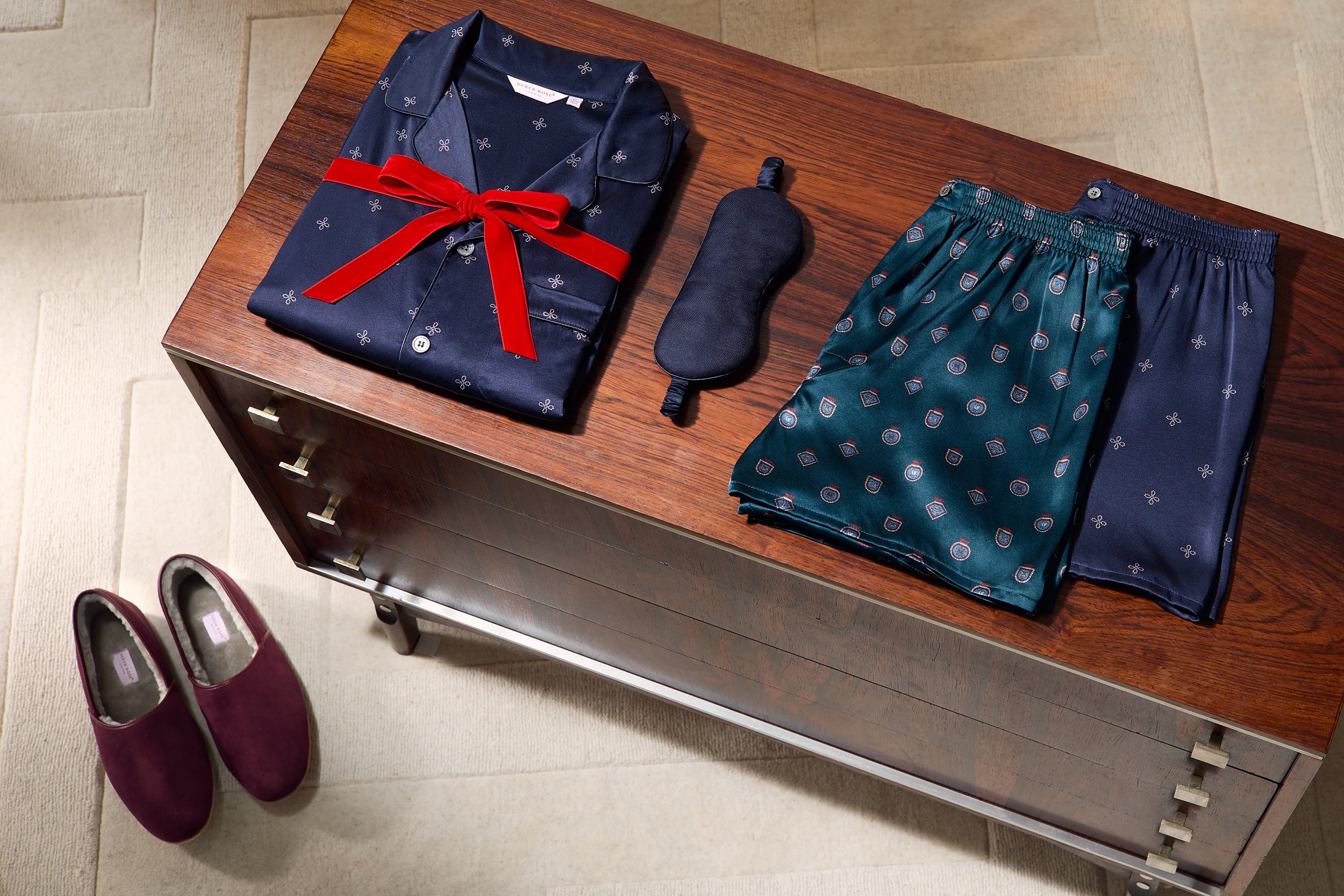 17. SHOT 21 DECEMBER MENS CHRISTMAS SMALL GIFTING.jpg