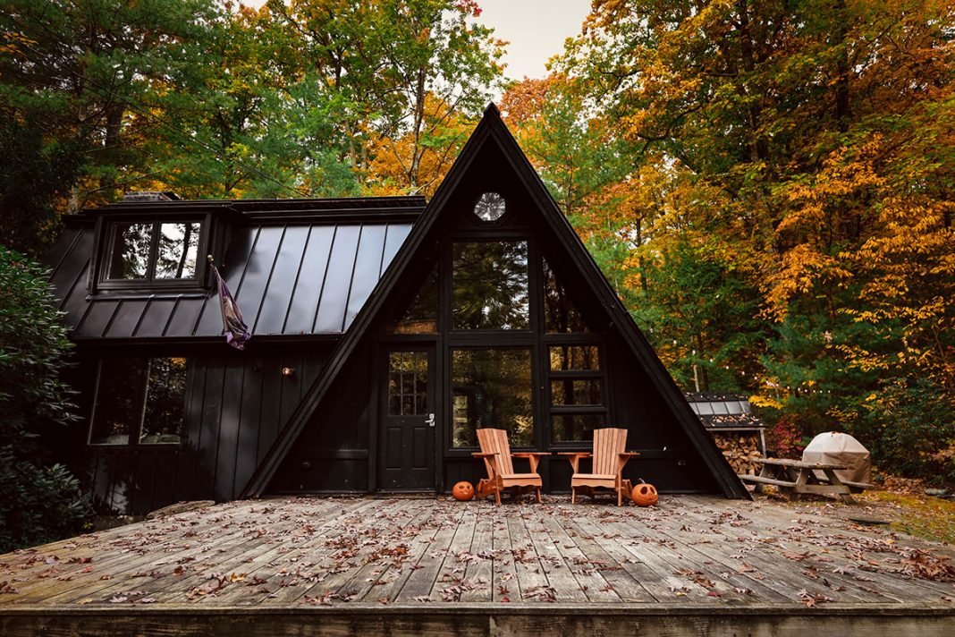 1a1BgH8z-A-Black-A-Frame-Fall-Airbnbs-1068x712.jpg