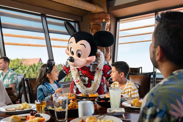 Mickey_Dining-600x400-bf06395.jpg