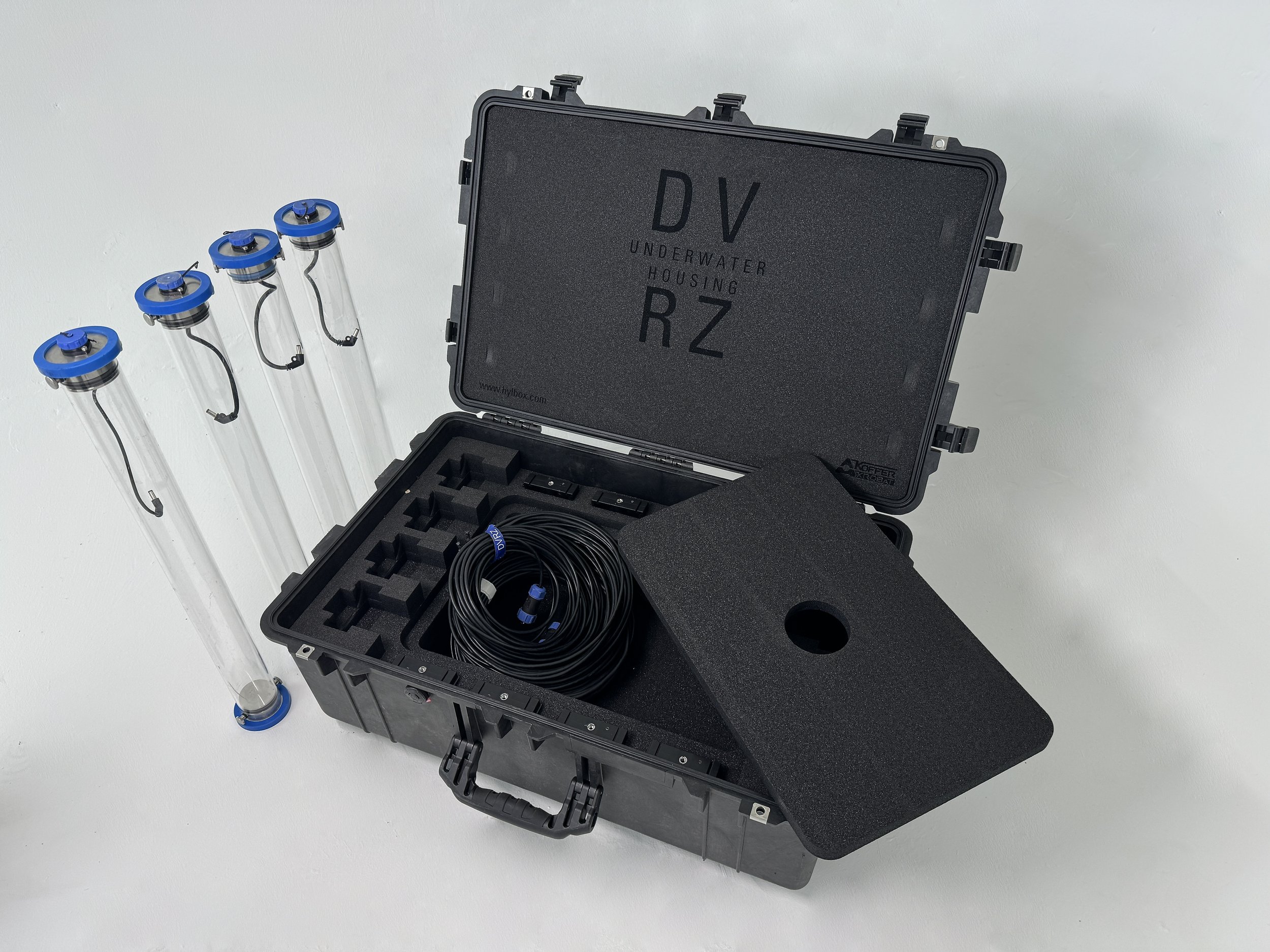 Transportkoffer mit Unterwassergehäusen für Astera Helios Tubes. inklusive Klammern, Kabeln und gepolsterten Inneneinsatz.