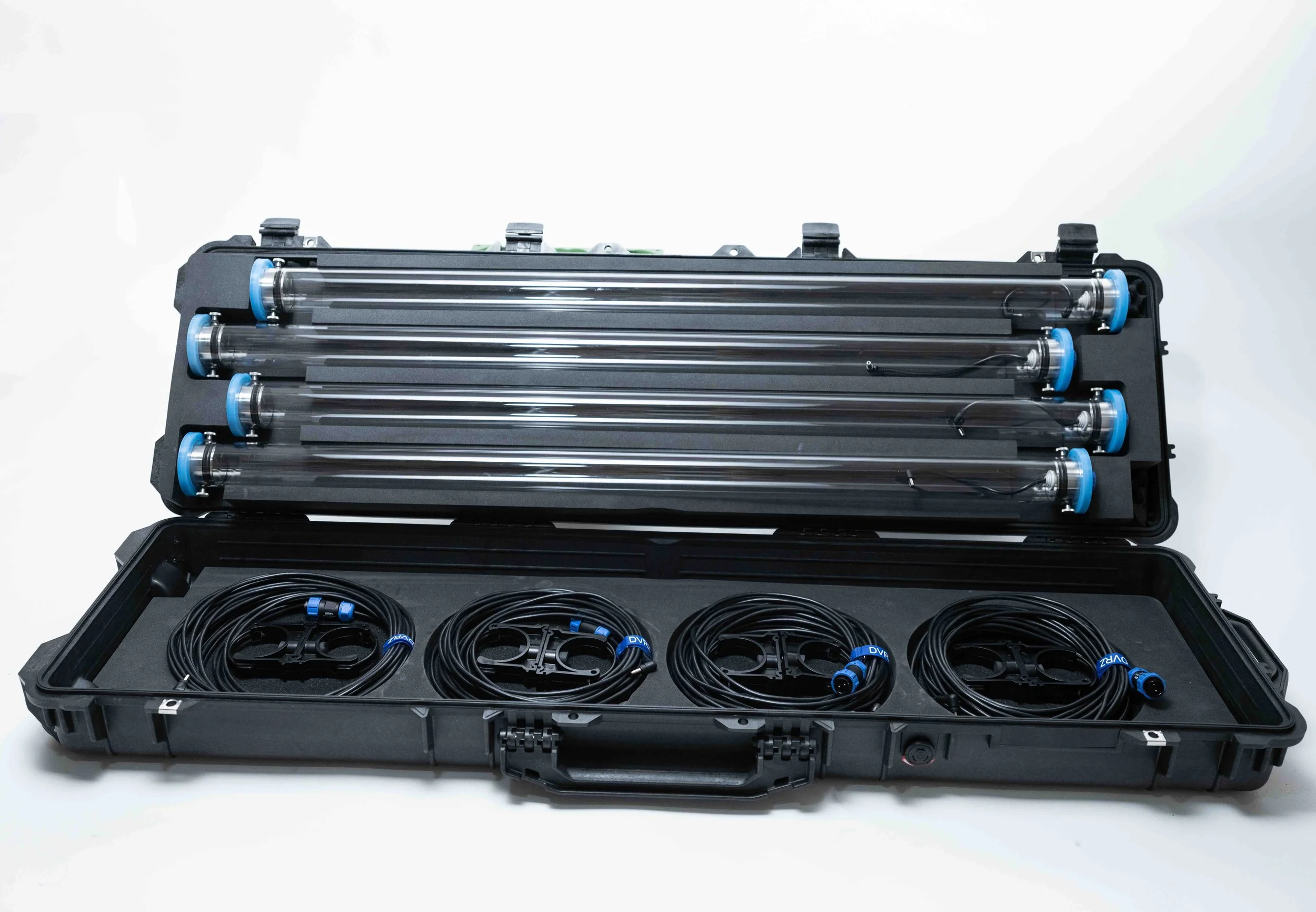 Ein Koffer mit den DVRZ M Underwater Housingsfür Astera Titan Tube