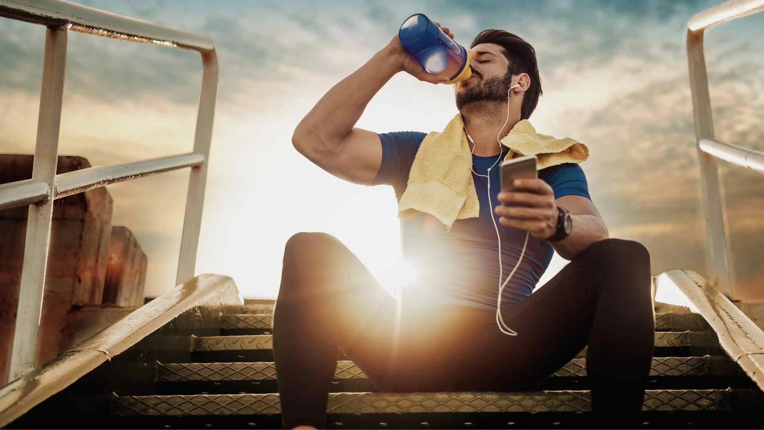man_drinking_a_pre_workout_shake.jpg