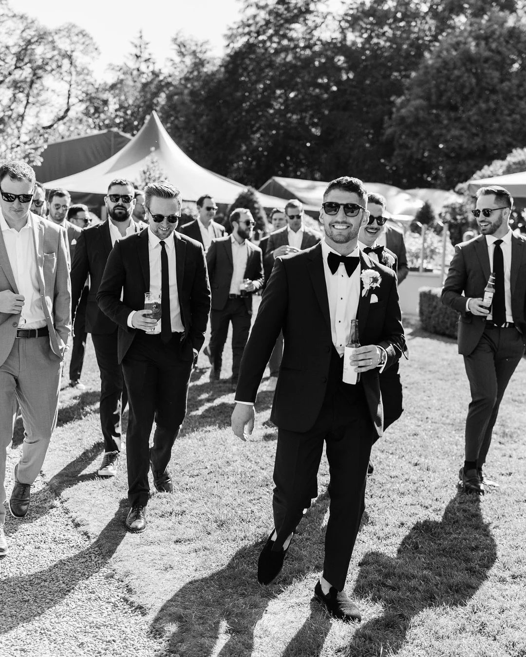 What it means having an editorial photographer taking your wedding pictures? 

It means curation without stiff poses, it means beauty with intention 🤍

The team: 

Venue: @virginia_park_lodge
Photographer: @liviafigueiredowedding
Videographer: @litt