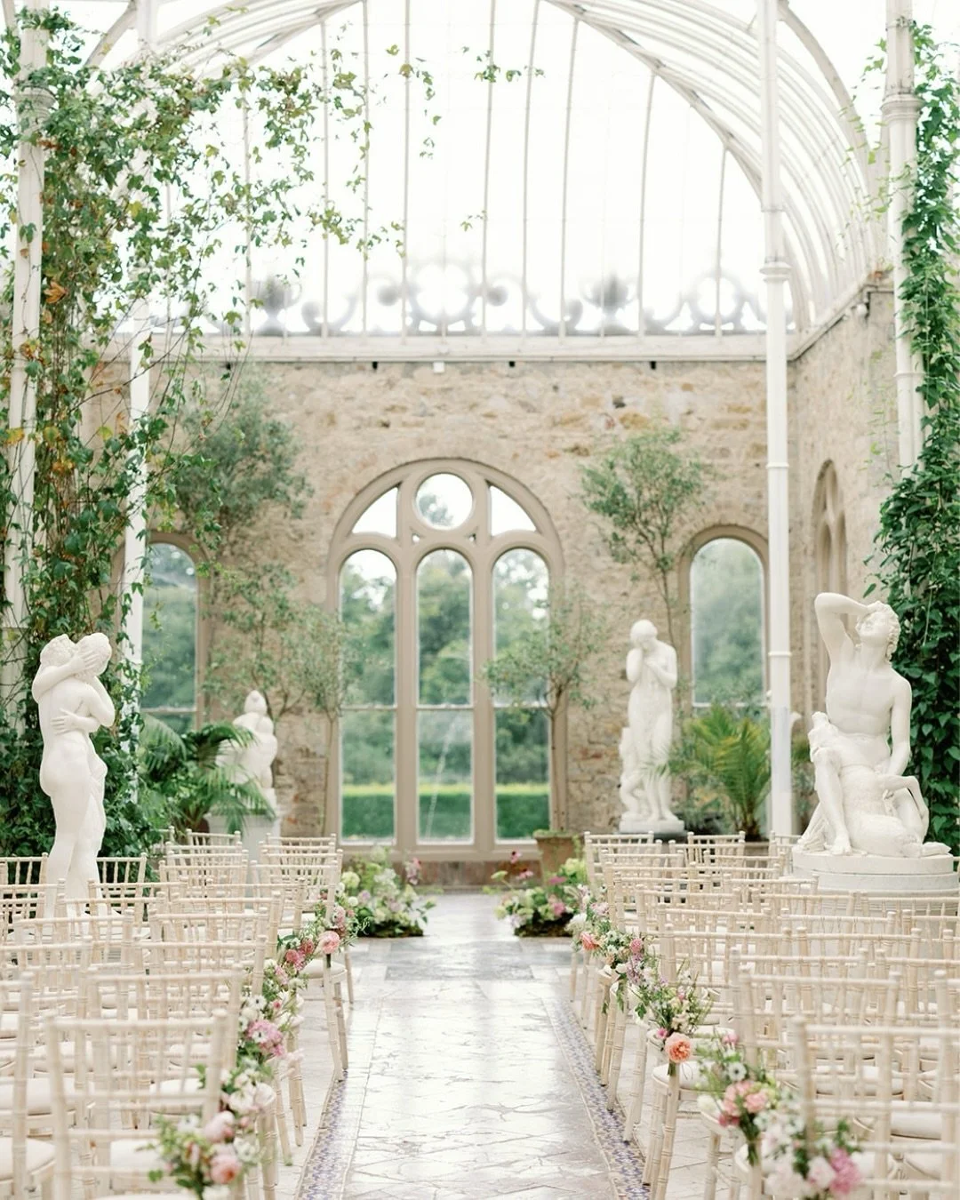 I just love how beautiful, whimsical and delicate this looks! Chelsea actually got to choose her wedding flowers from Killruddery&rsquo;s gardens before the wedding day, how special is that? 
.
.
The team on the day: 

Venue @killruddery
Wedding plan