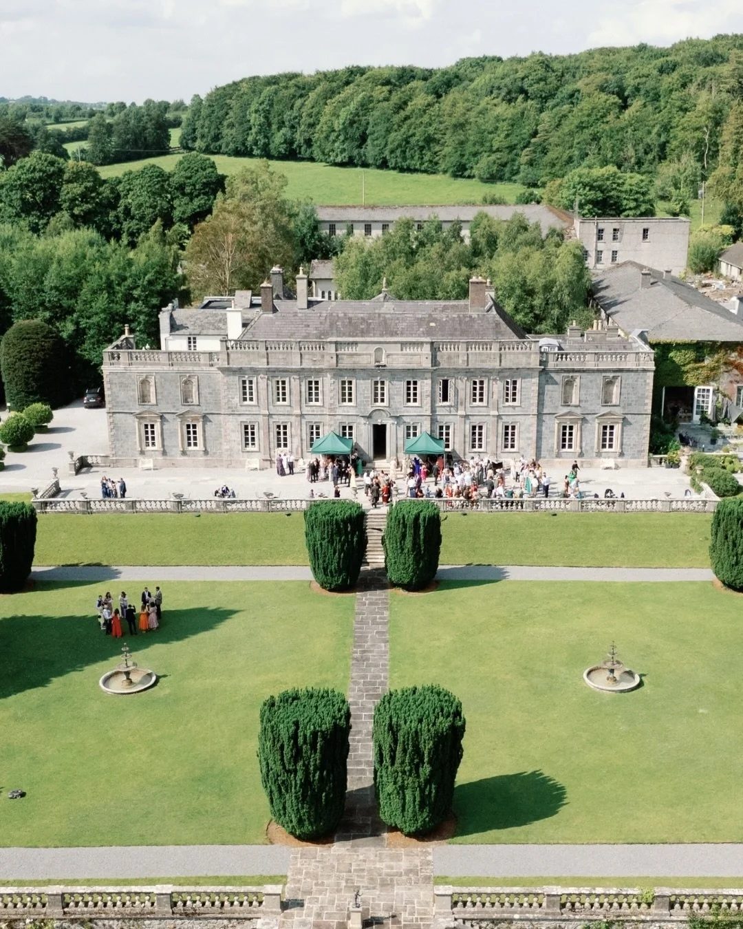 Maybe is a little controversial post but there&rsquo;s a reason why some suppliers won&rsquo;t photograph your venue or won&rsquo;t be dying to come back. 

Planning a wedding is so hard and if you are starting to plan yours and is trying to find a v