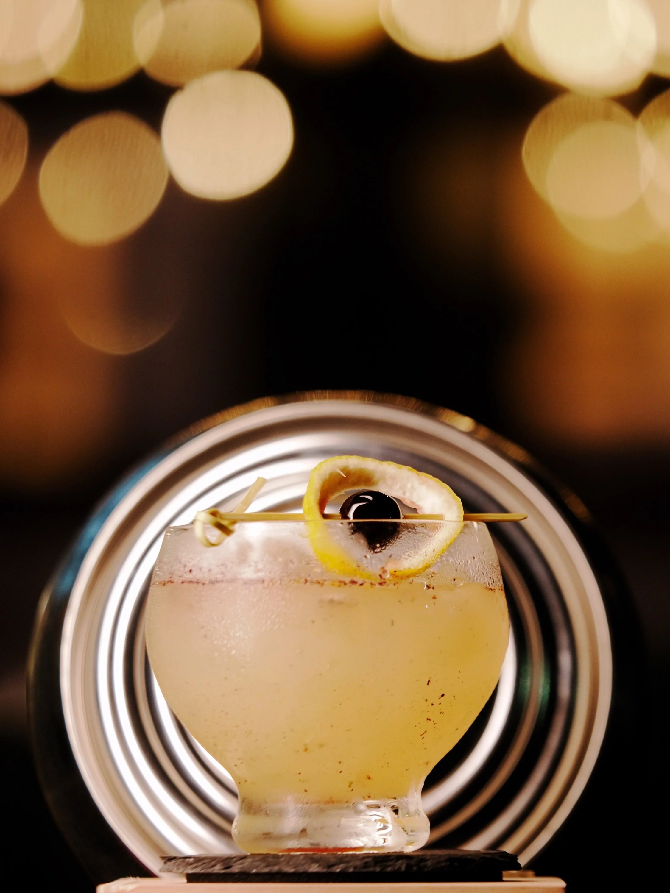 Butterfly Over Saturn

🍸: @cocktails_with_mike 
📷: @sr_shilling