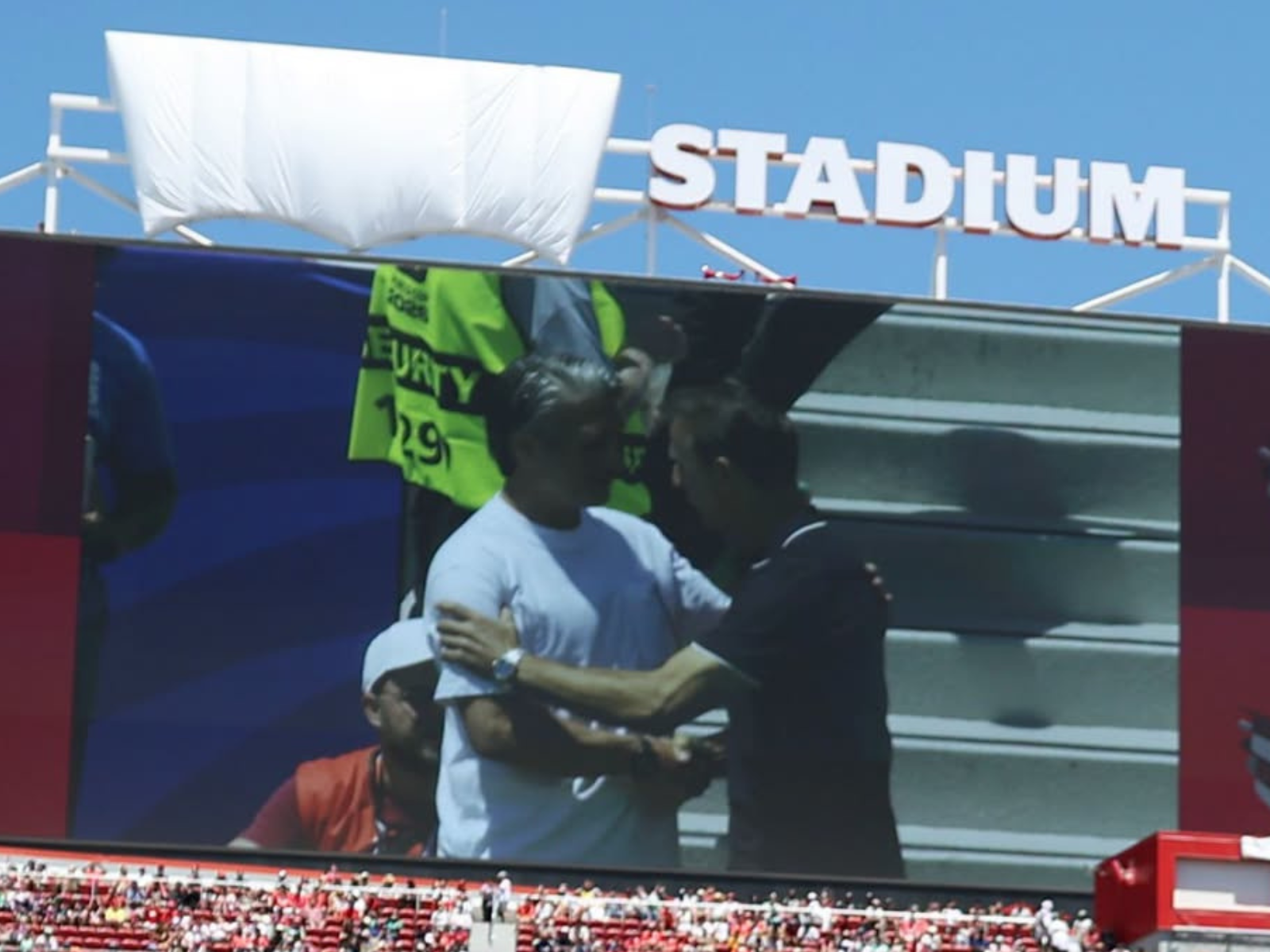 Levi's Stadium - covered batwing