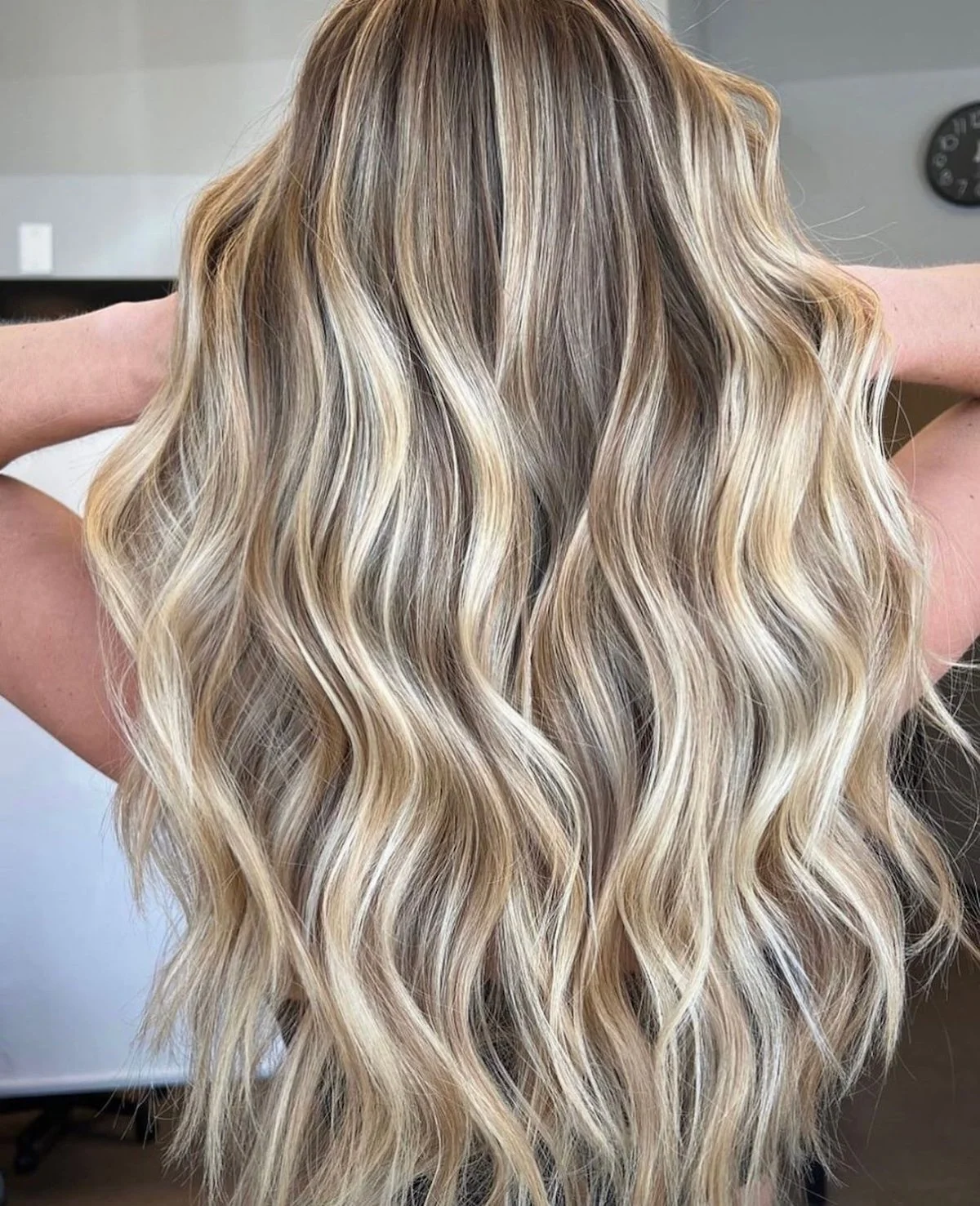 Long wavy blonde hair with highlights done with Balayage