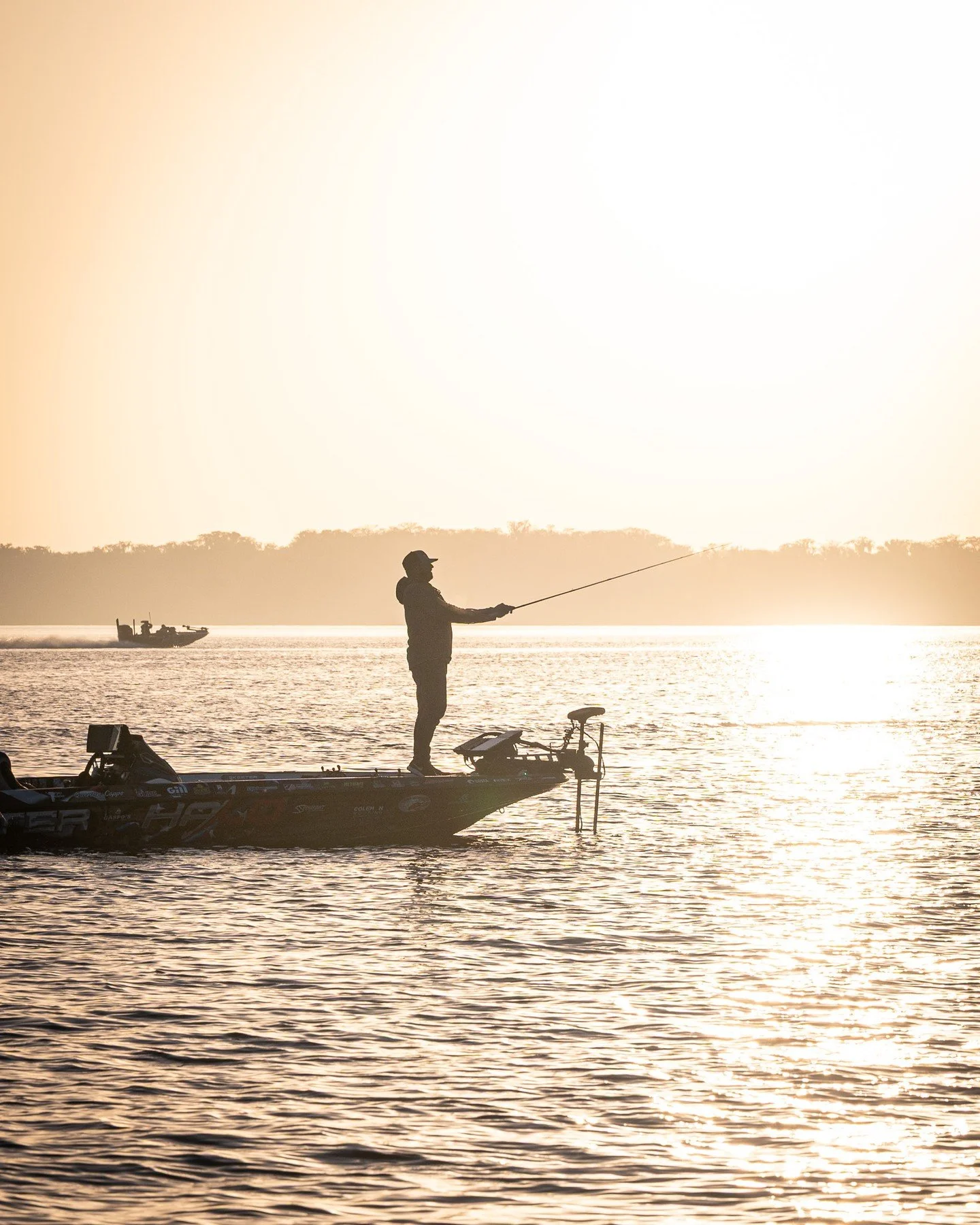 Every hour is golden, use them wisely. 🙌

#GoldenHour #GreatOutdoors #BassFishing #TournamentFishing #OutlinkDigital