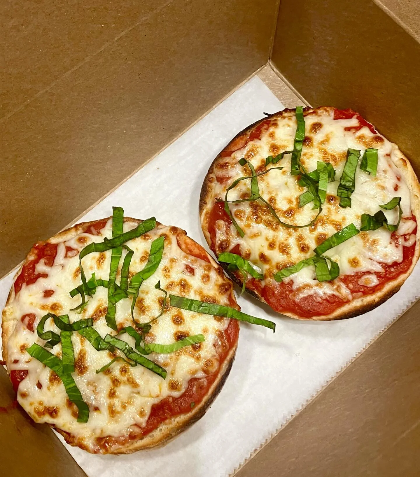Rainy Day calls for something warm and cheesy. Our pizza bagel comes with our custom cheese blend or with a vegan option instead. 

See you soon 🍕