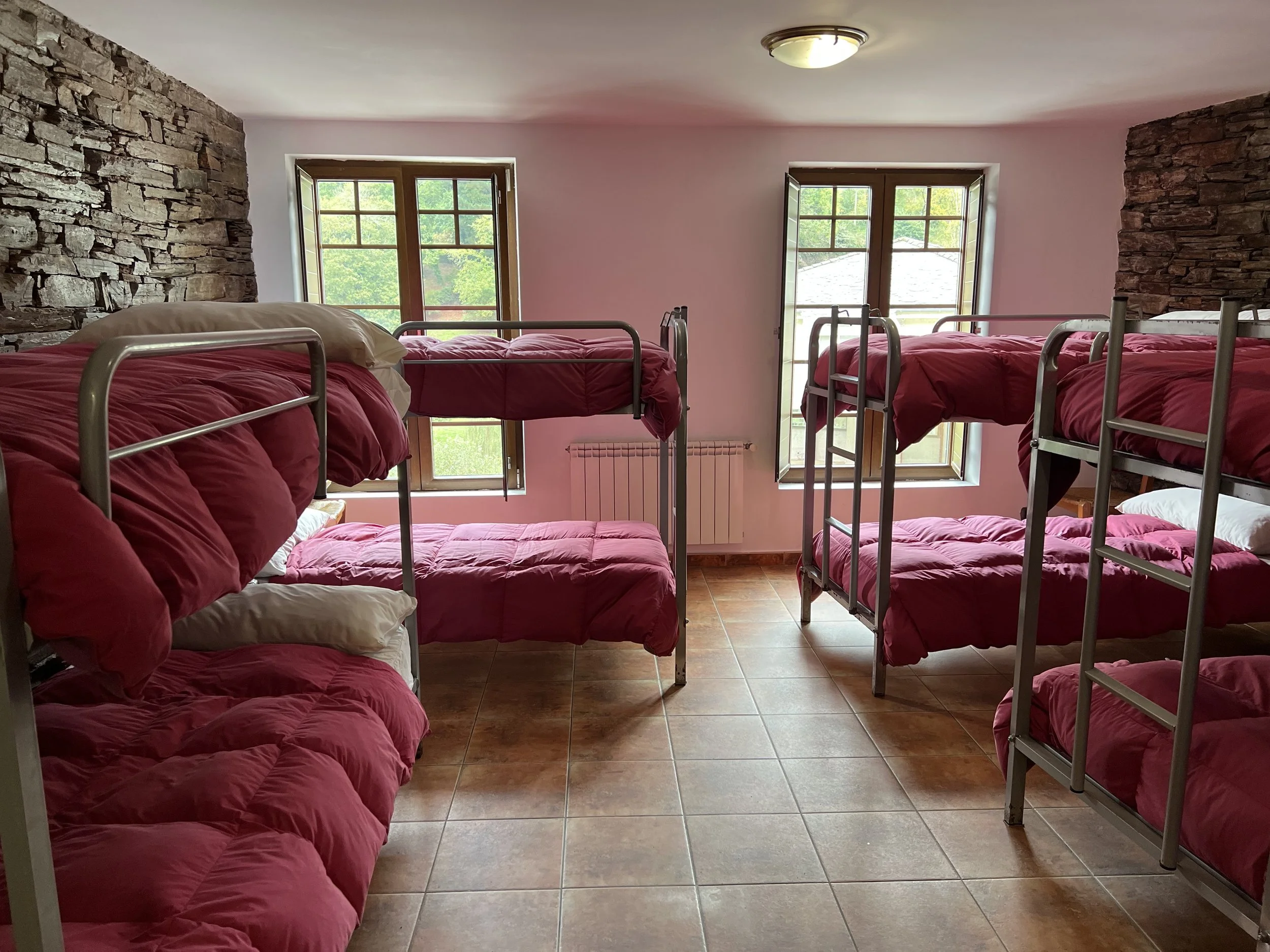 Albergue Val de Samos.jpeg