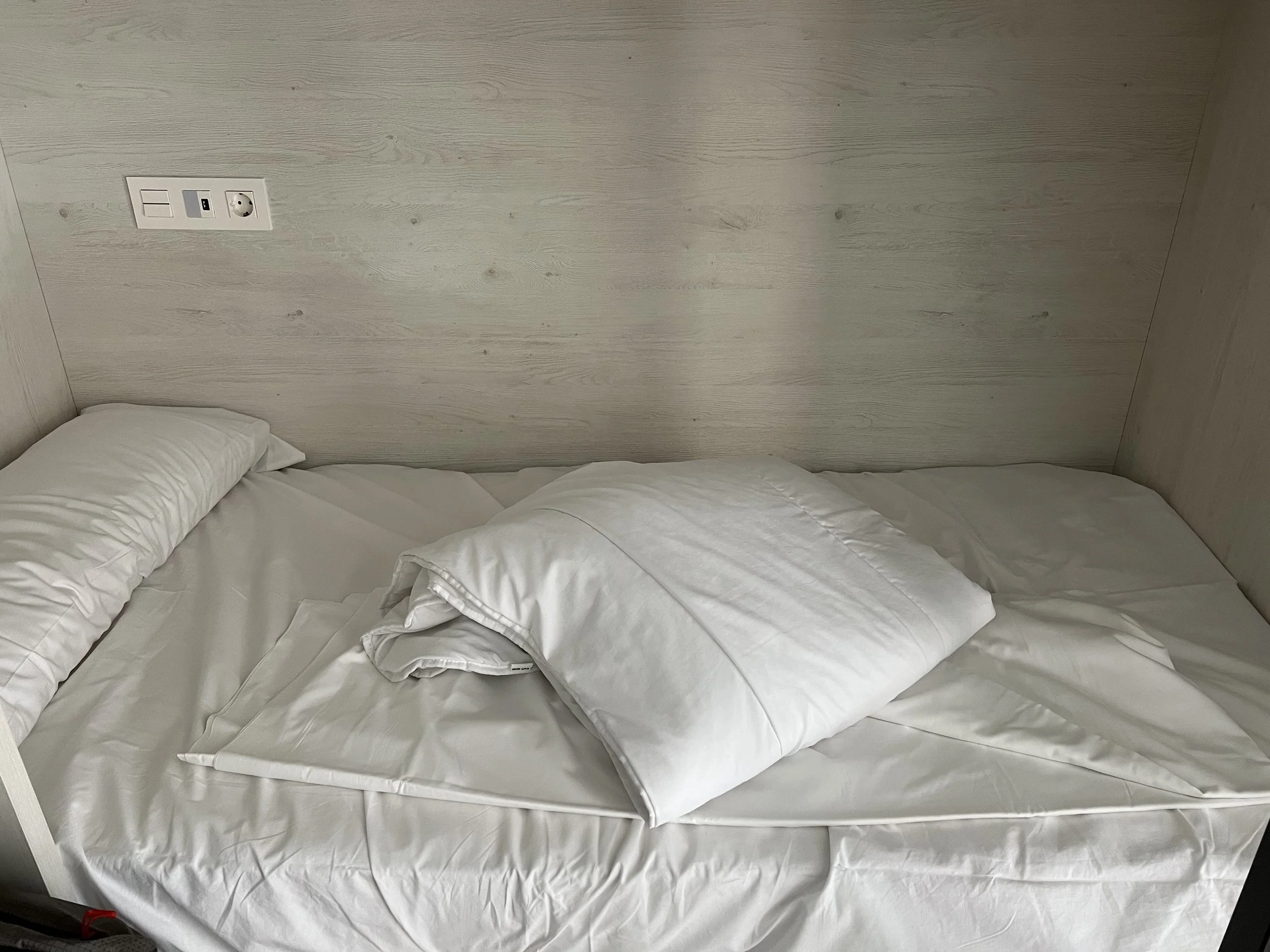 Hostel Quartier León Jabalquinto Bed.jpeg