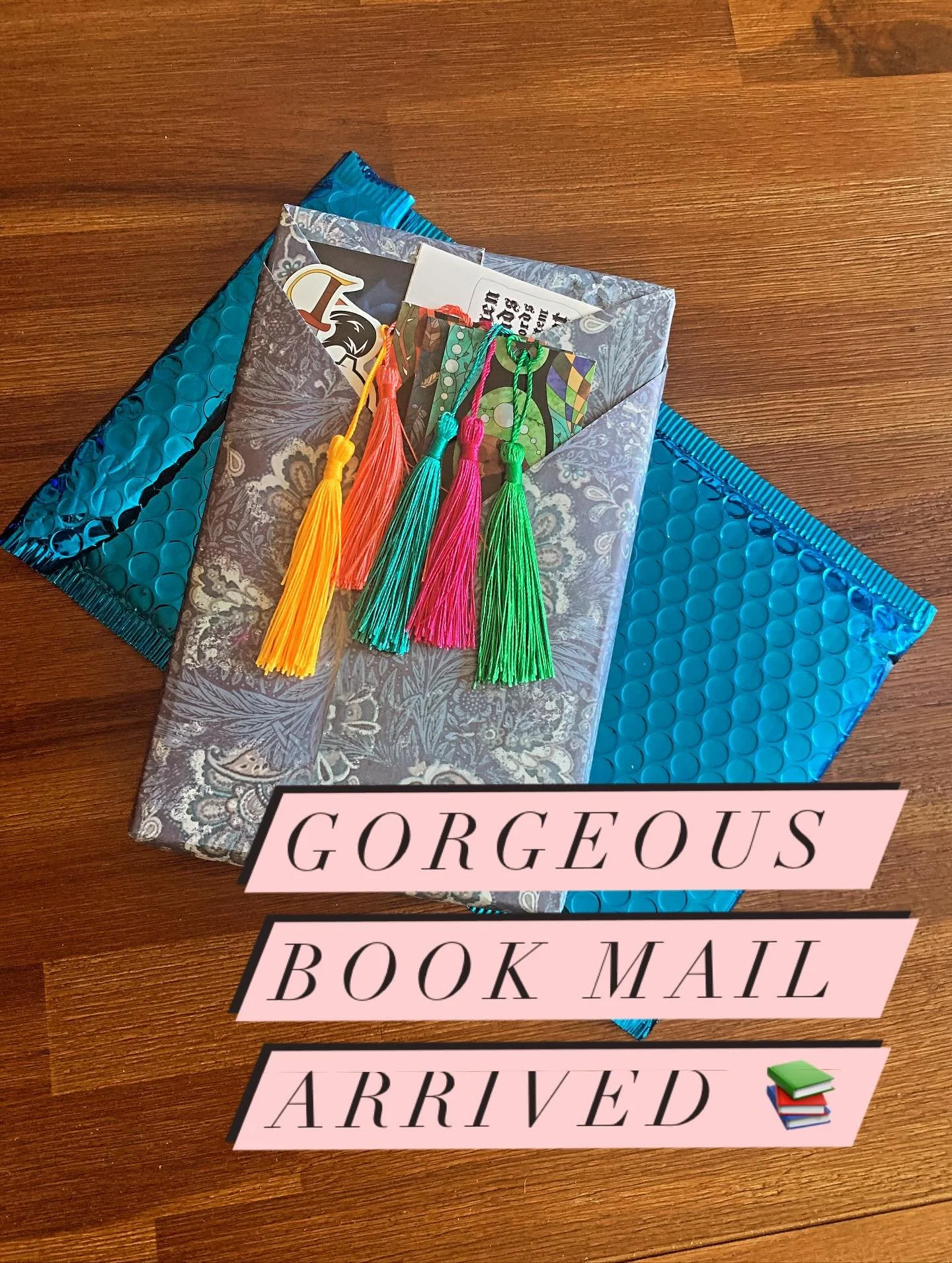 Look at the STUNNING book mail that arrived from my dear friend @kimberly_lynn_books 

It includes her propulsive new YA book Swords &amp; Stones following the teen descendents of the Knights of the Round Table.

➡️➡️➡️ Swipe to discover all the gorg