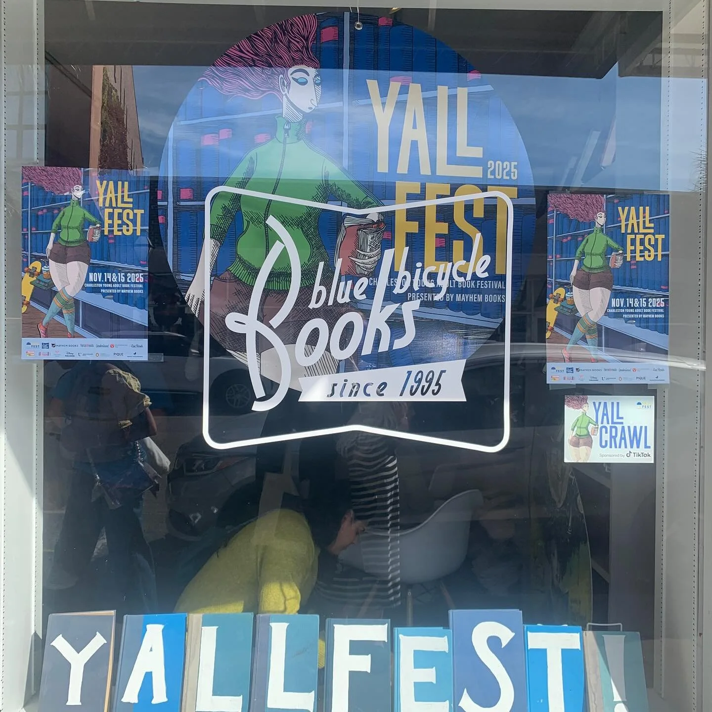 YALLfest recap. What a blast to be surrounded by so many bookish people, meet old friends, and make new ones!

Some photo memories of the weekend:

1. Debut meet up for coffee and cupcakes! (thanks @annamercierwrites for the treats!)

2. We met Calli
