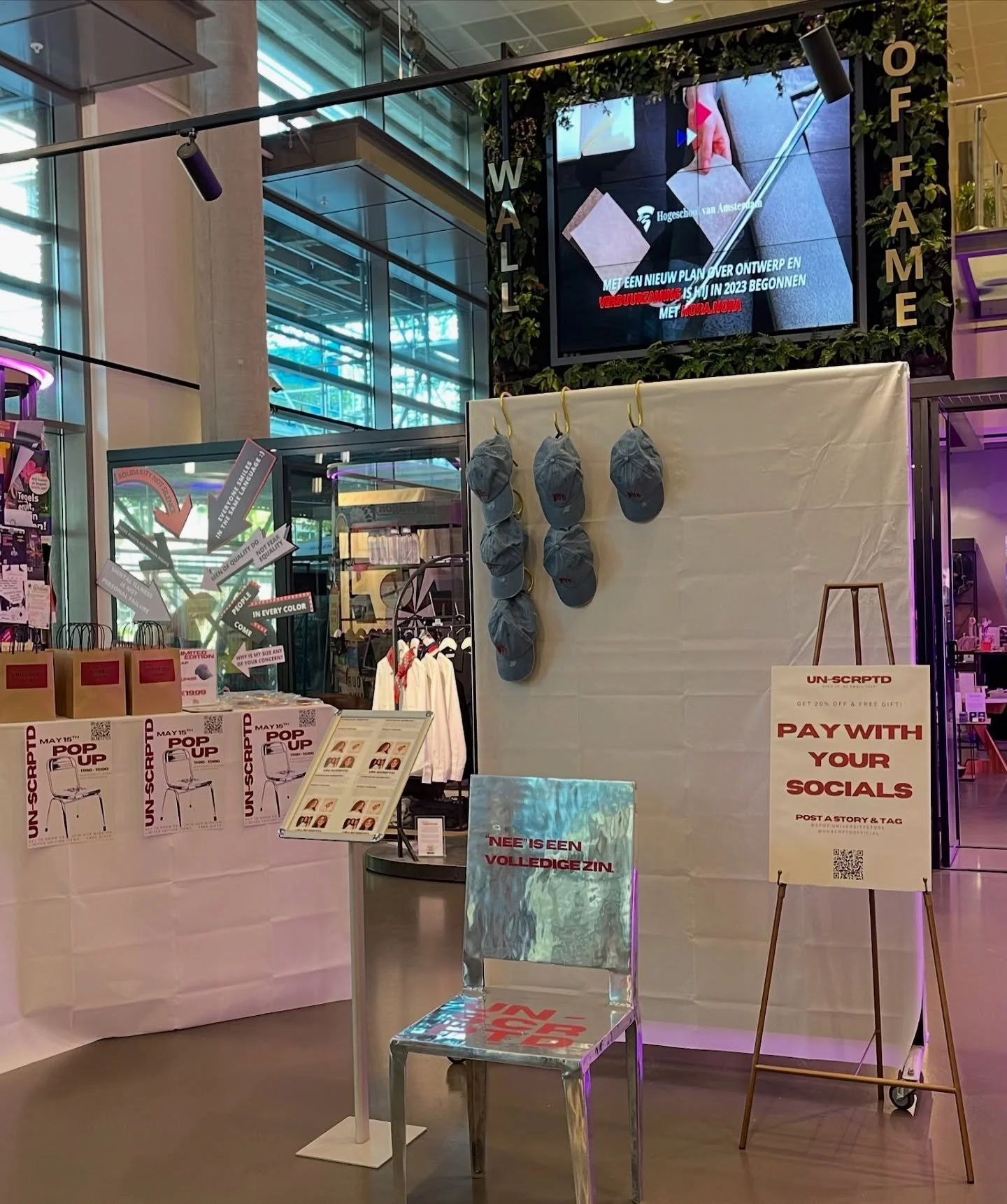 Afgelopen week hebben wij onze Pop-Up gehad bij @spot.universitystore en het was super!✨ 

Veel enthousiaste mensen gesproken, kennis laten maken met UN-SCRPTD, mooie prijzen mogen uitdelen van o.a. @_bakboutiquenl_ en vooral heel veel nieuwe ambassa