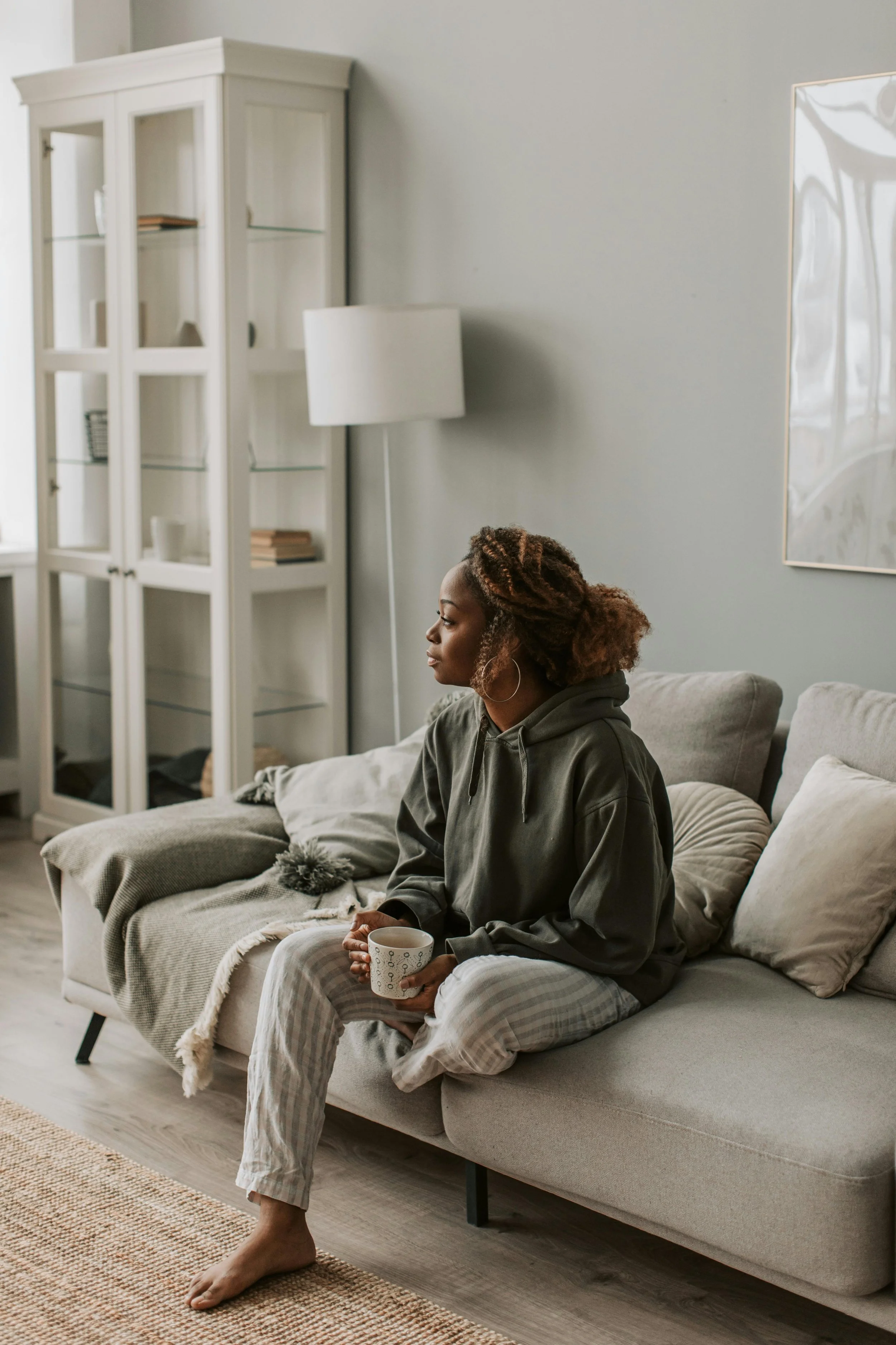Online Brainspotting grief therapy — woman holding a warm mug, processing what words couldn't reach