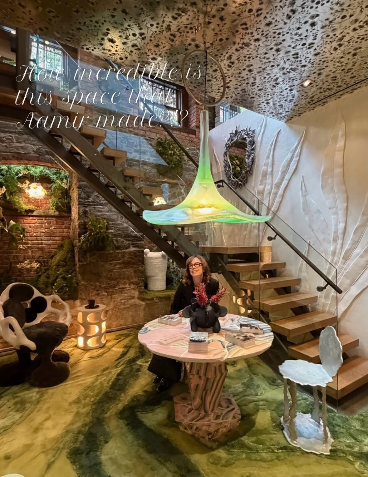 I LOVE the Secret Garden that @aamir_khandwala made at @kbshowhouse 💚 It&rsquo;s a magical space that reveals so many aspects of my green Trapeze Chandelier - thank you @cristinagrajalesgallery 🤍 - also, see @chrisdaviesnewyork - who visited with m