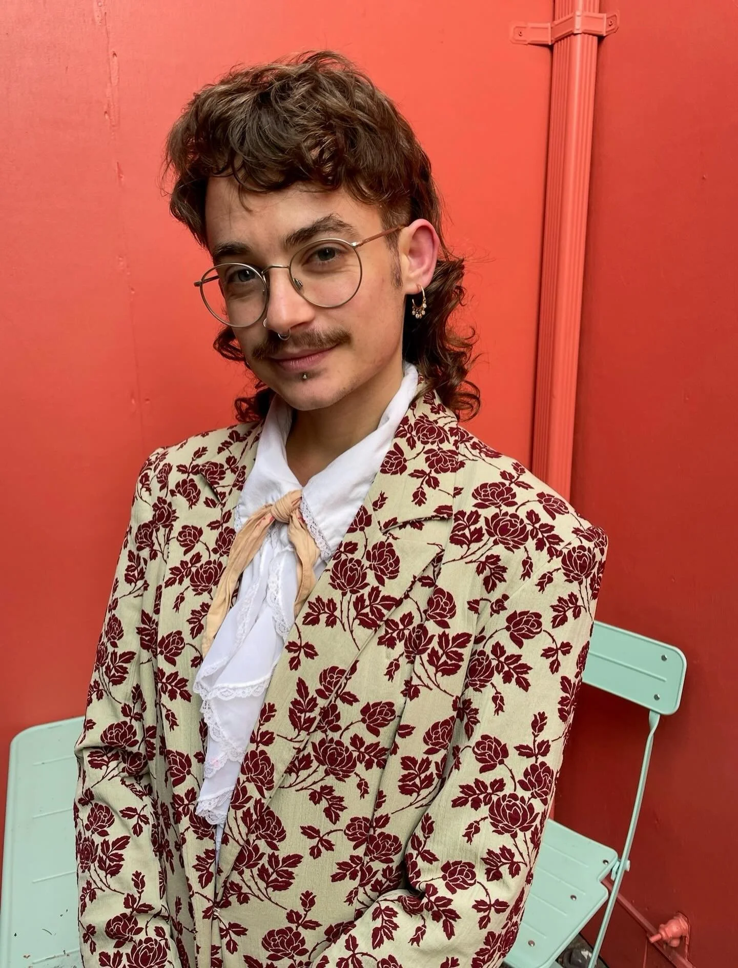 CUT + CURLS @christywiththecurls 😻😻😻 (fit, vibes, everything we are obsessed)