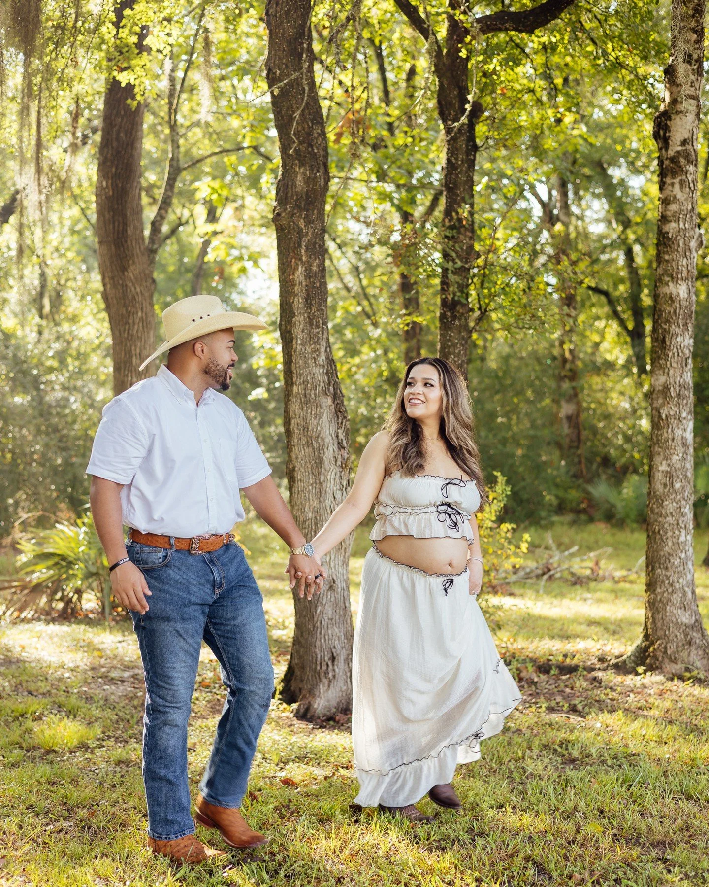Soon to be three. 🤍✨

&bull;
&bull;
&bull;
#maternityphotoshoot #couplesphotographer #maternity #photoshoot #momtobe