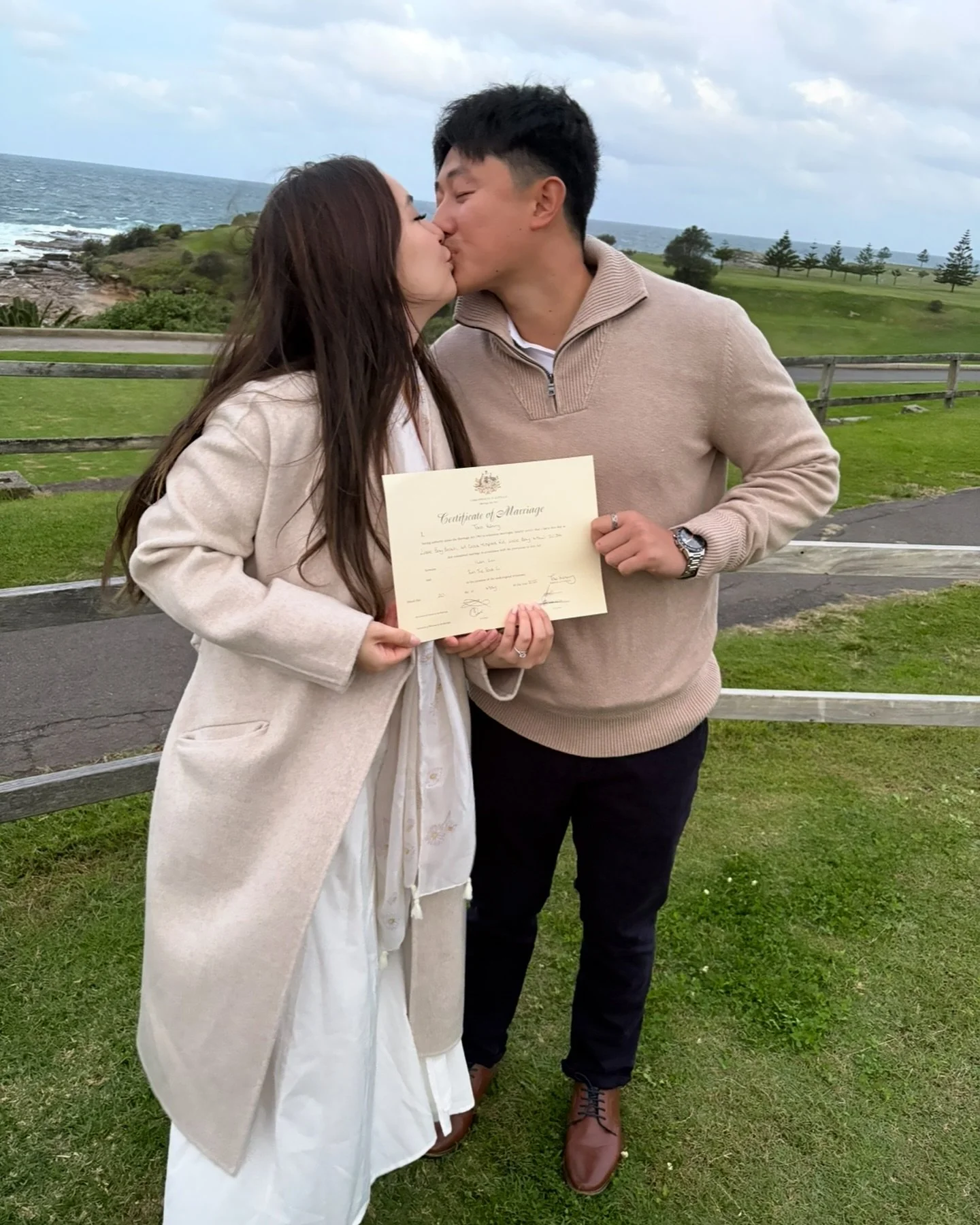 I &amp; J 🤍 Two absolutely gorgeous people 🥰 
The rain held off, they shared heartfelt vows, and we had so much fun! It was relaxed, full of love, and simply perfect in every way ✨