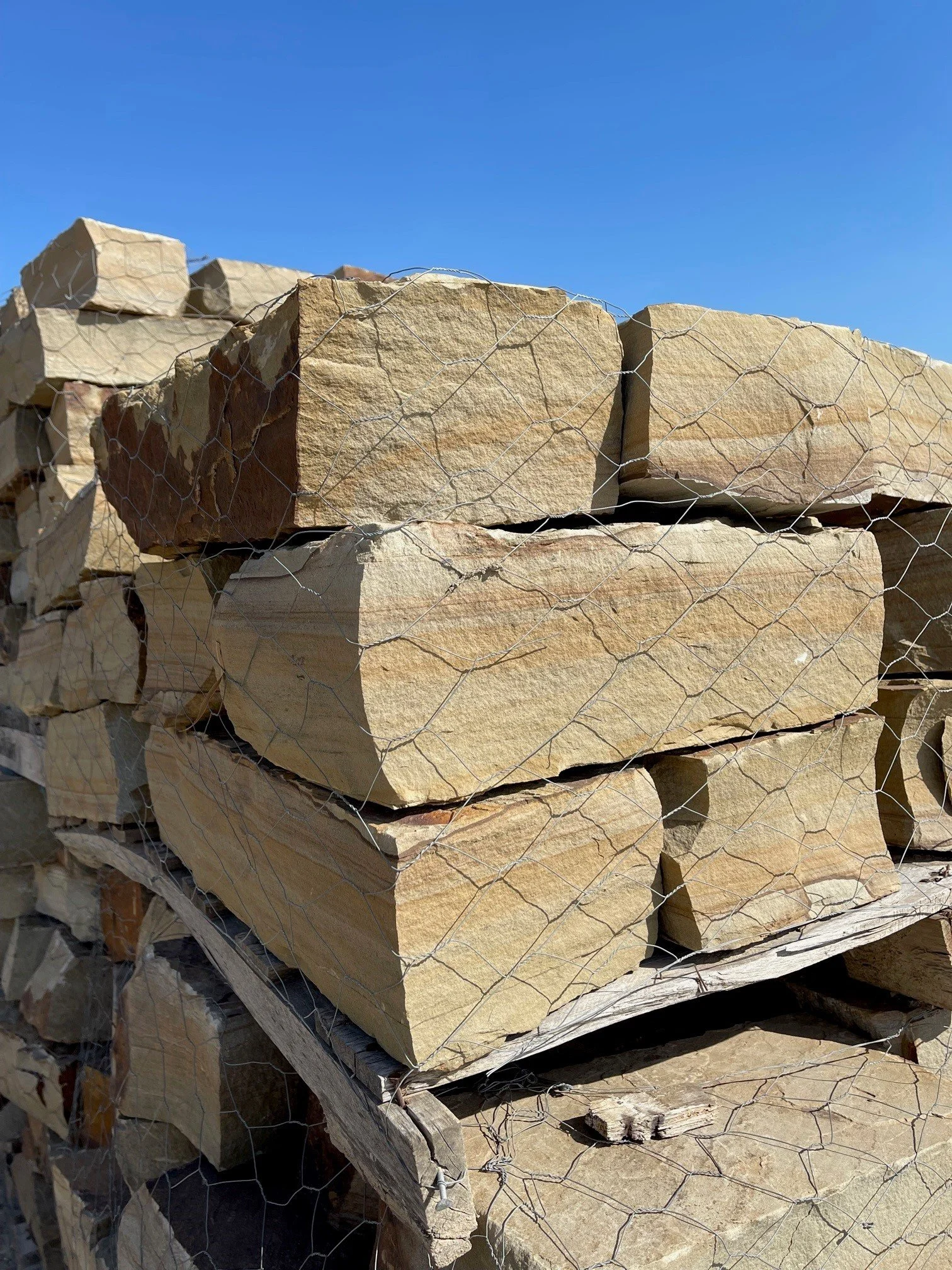 How Sandstone Brings the Warmth of the Texas Landscape Into the Hardscape on Every Property