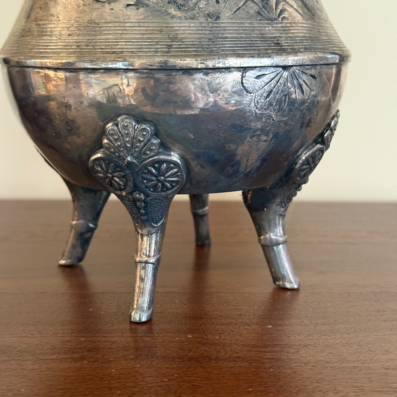 silverplate.footed.jardiniere.detail.2.png