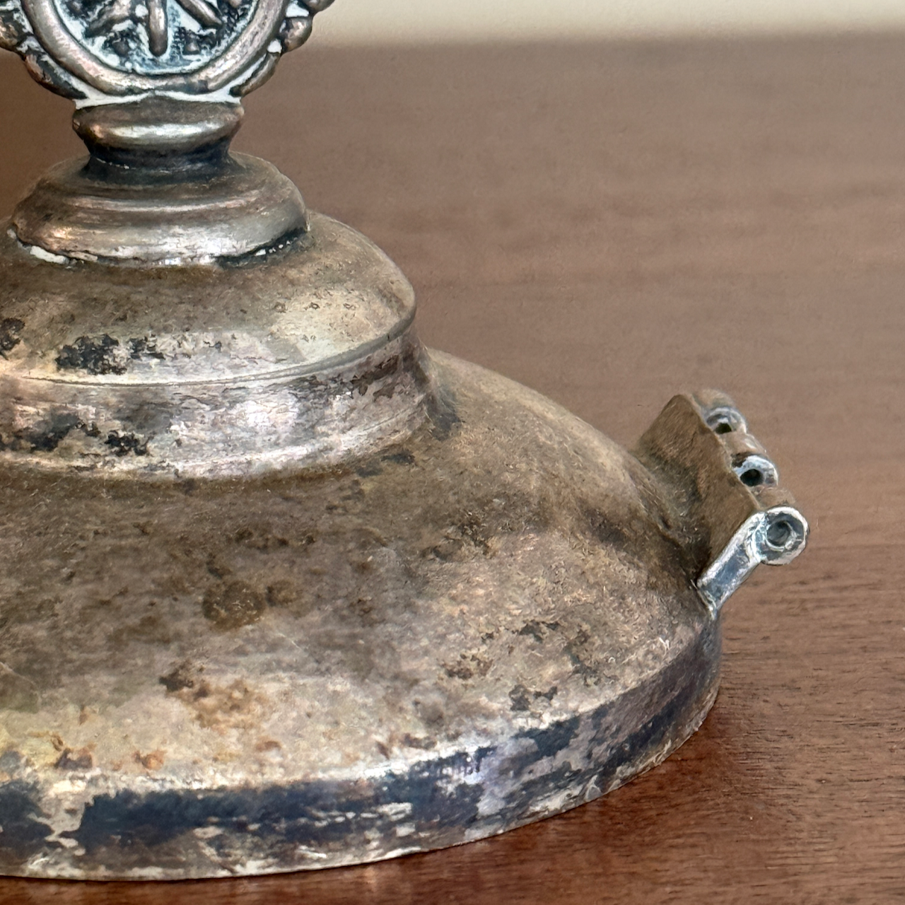 antique.silverplate.teapot.detail.3.png