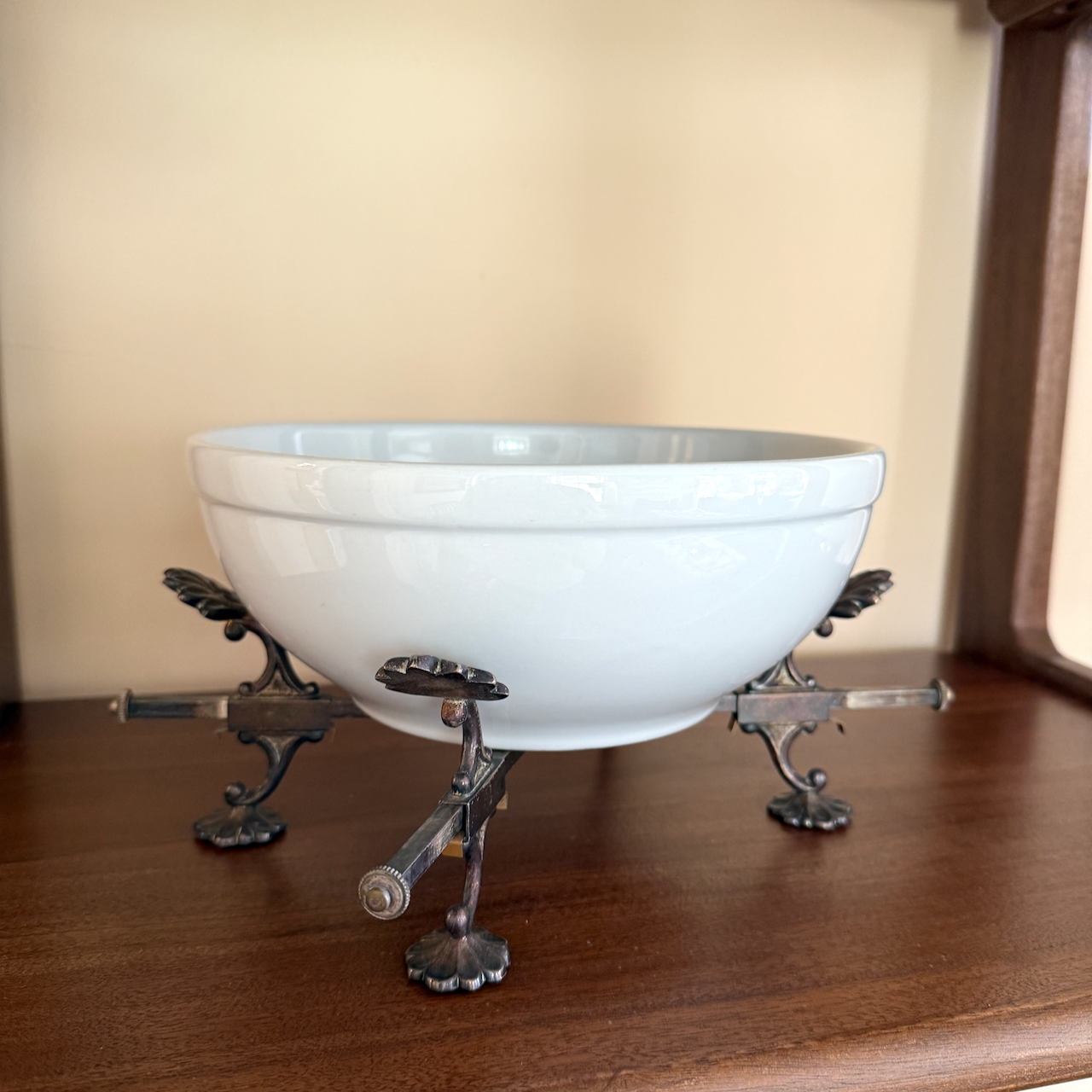 Adjustable-Silverplate-Bowl-Stand-Styled.png