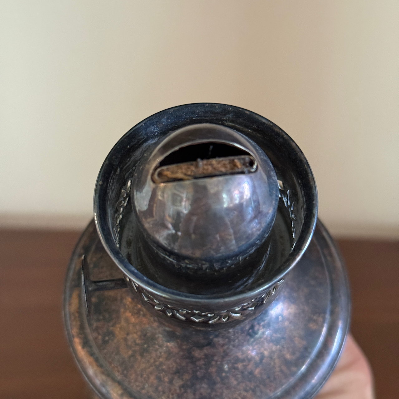 silver.plate.oil.lamp.detail.3.png