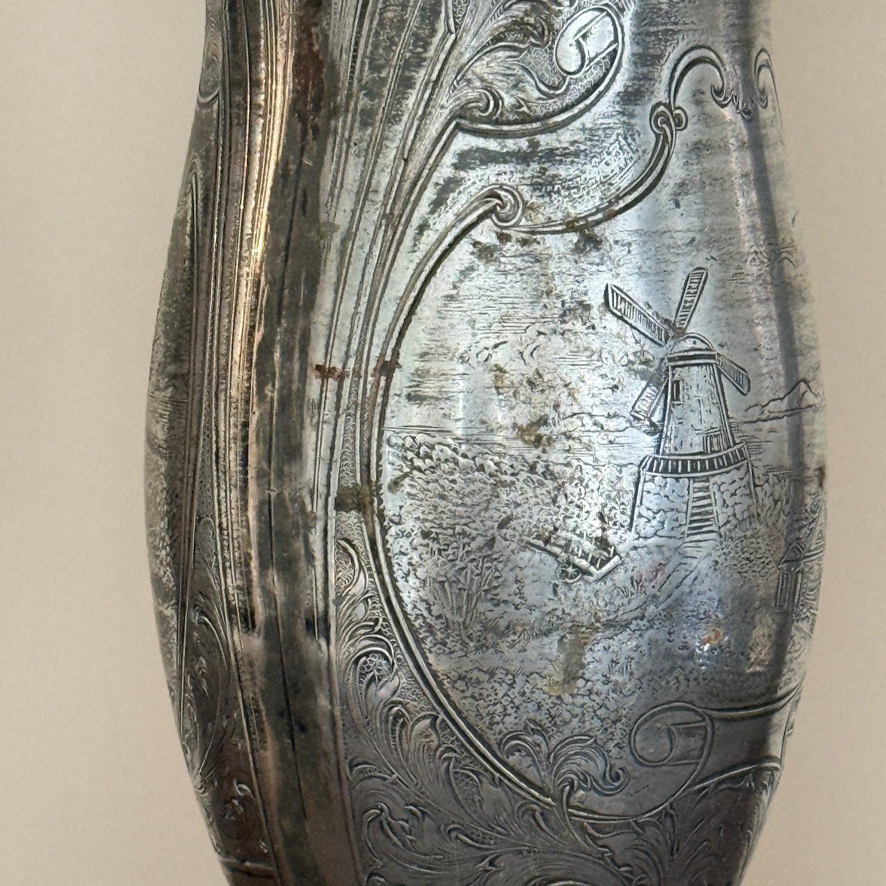 silverplate.vase.detail.3.png