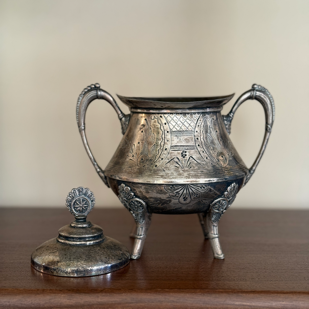 silverplate-lidded-bowl.2.png