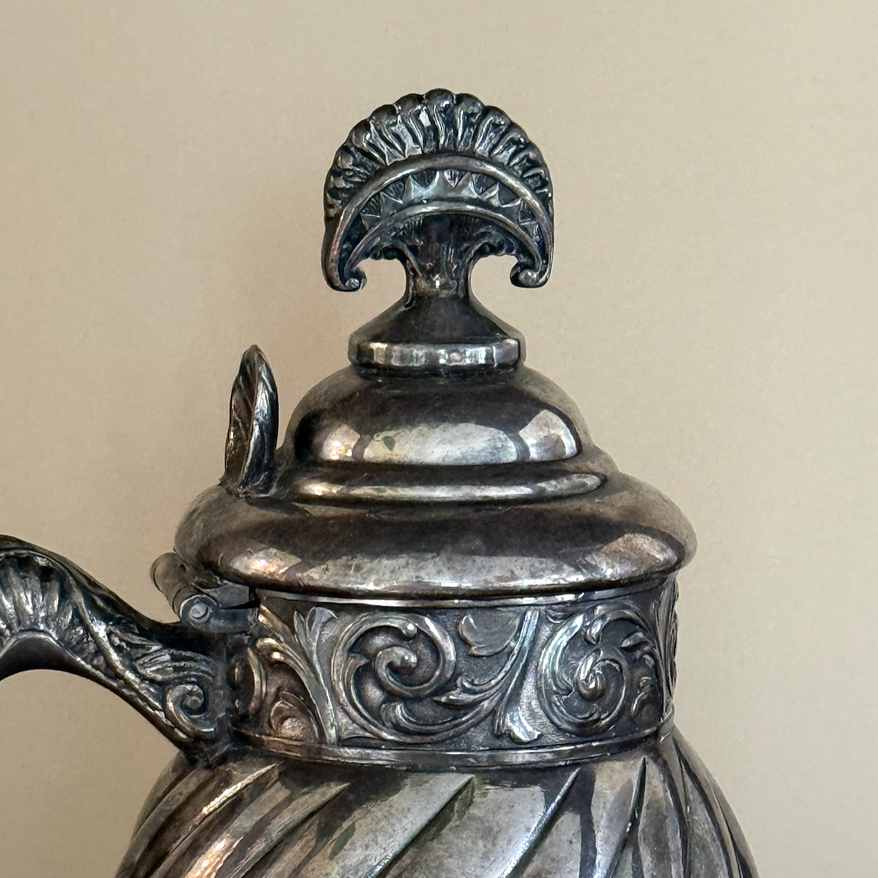 silver-creamer-detail-1.png