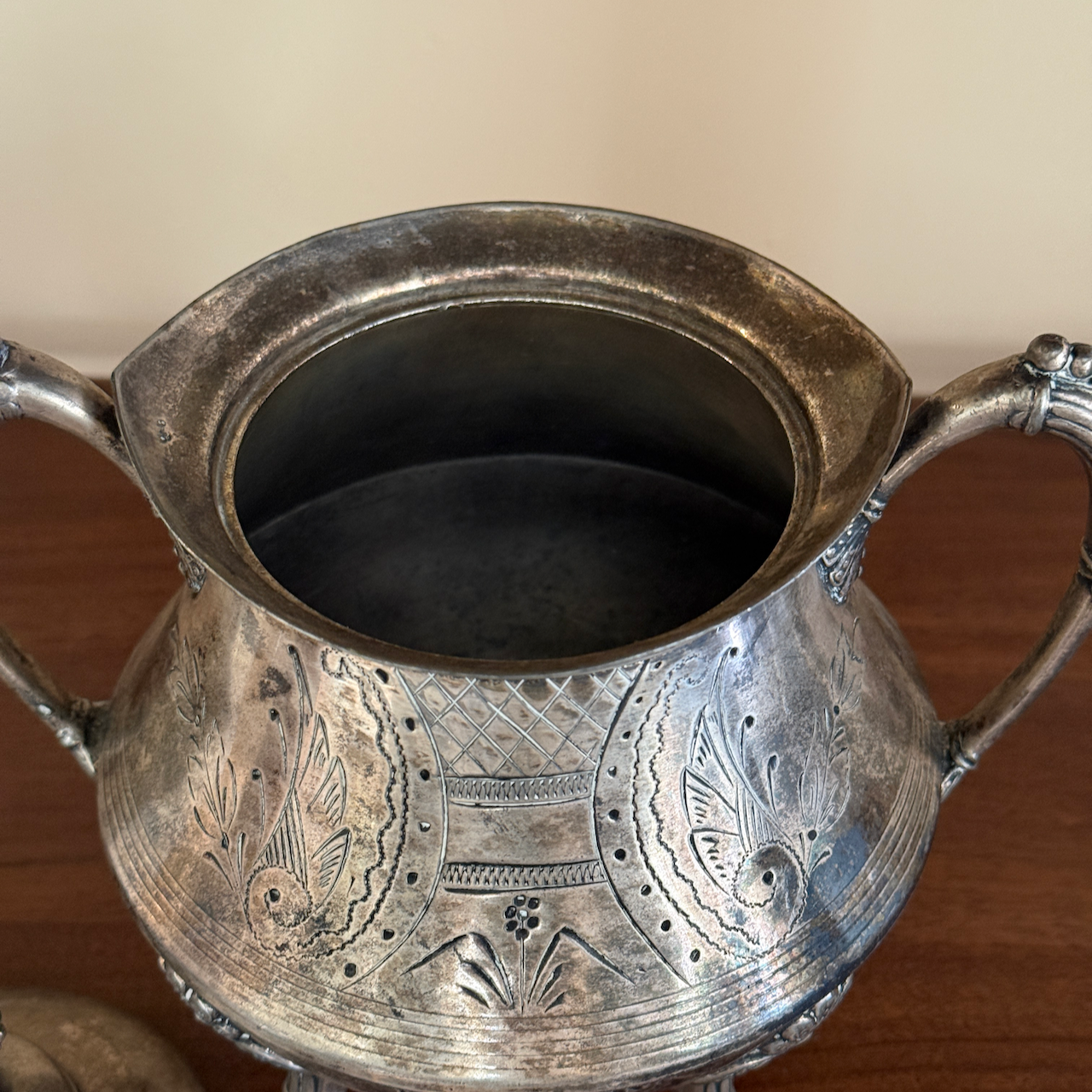 silverplate-lidded-bowl.detail.4.png