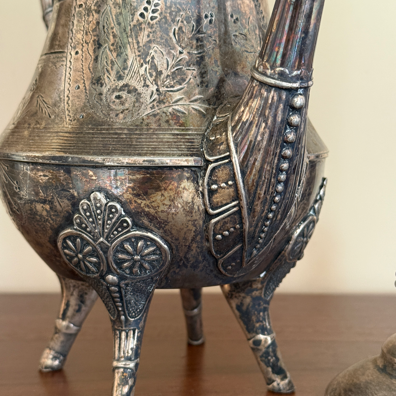 antique.silverplate.teapot.detail.5.png