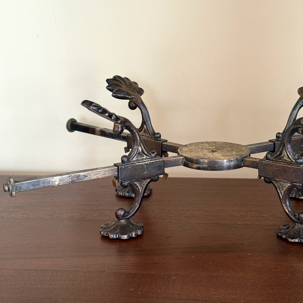 Adjustable-Silverplate-Bowl-Stand-Detail.1.png
