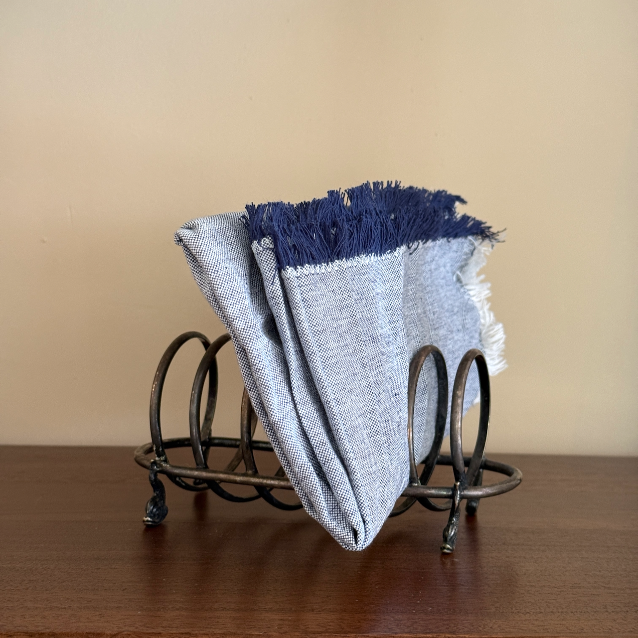 silverplate.toast.holder.styled.png