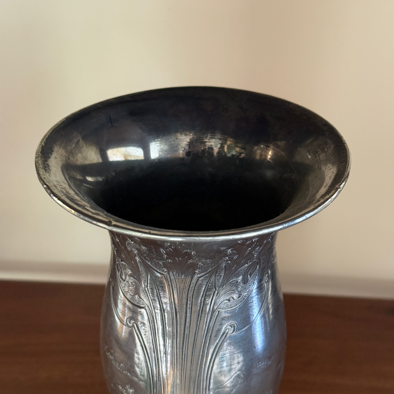 silverplate.vase.detail.4.png