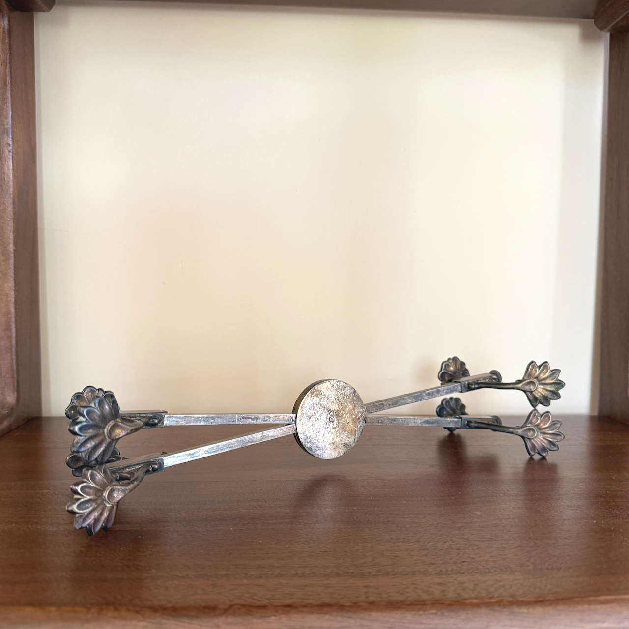Adjustable-Silverplate-Bowl-Stand-3.png