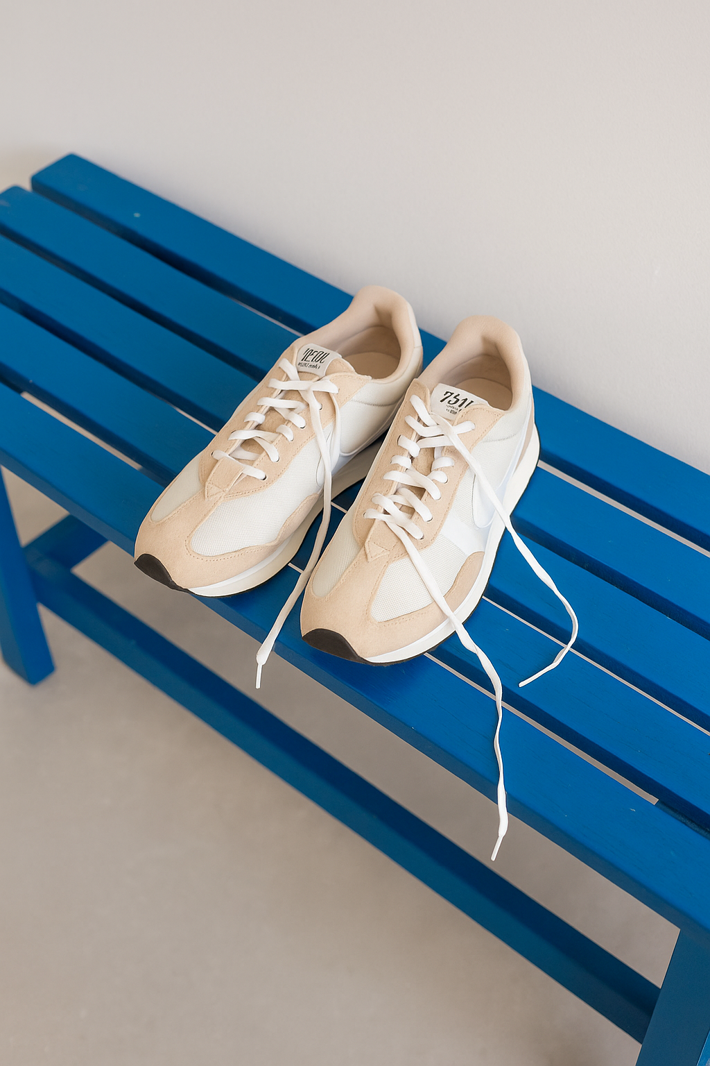 NIKE BEIGE AND WHITE SNEAKERS New