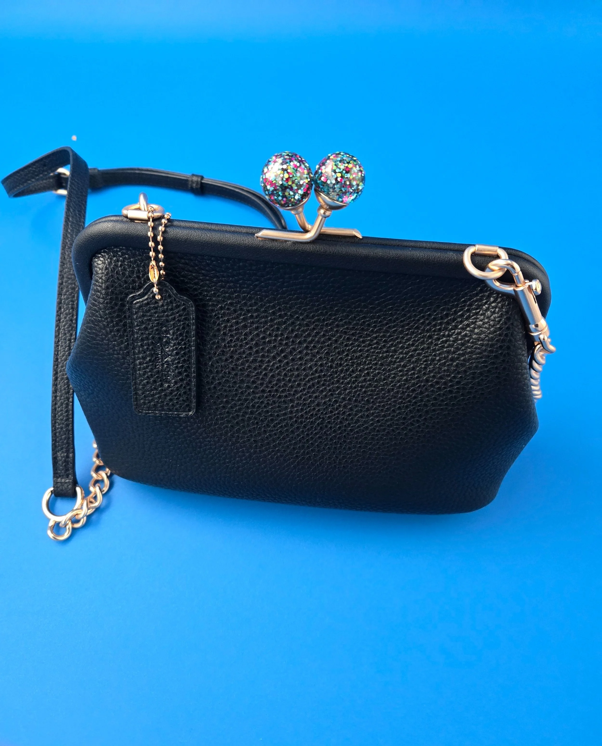 COACH KISS LOCK LOGO NEW color black