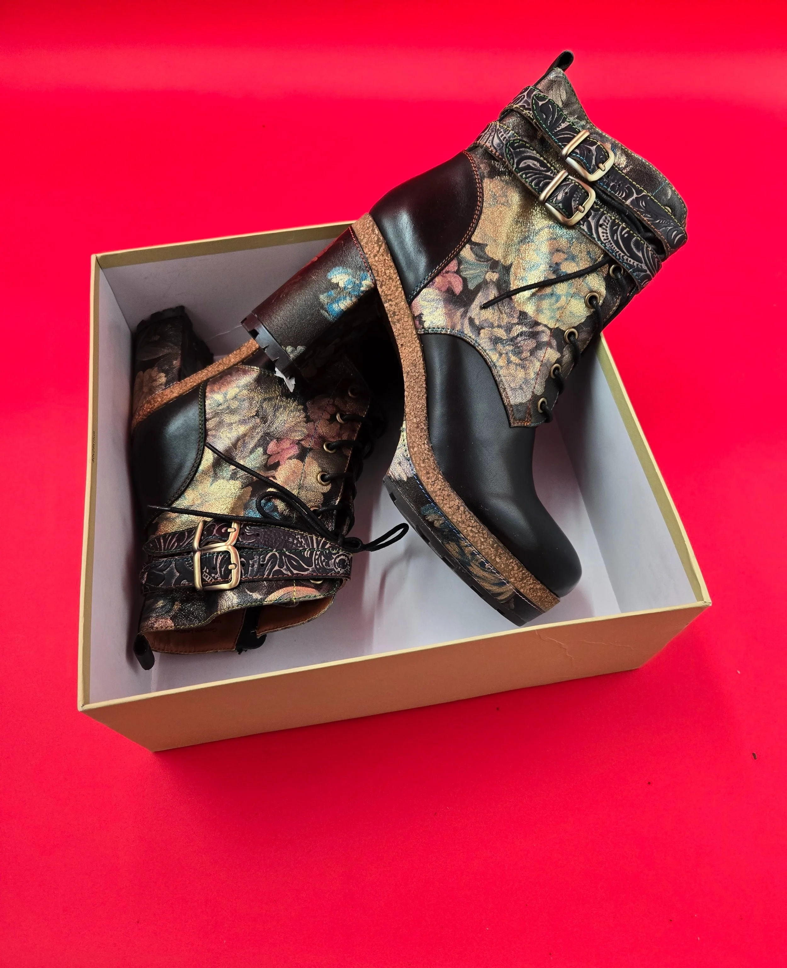 L'ARTISTE MIREIA PLATFORM SPRING STEP BOOTIE New size 9m black with multicolour.