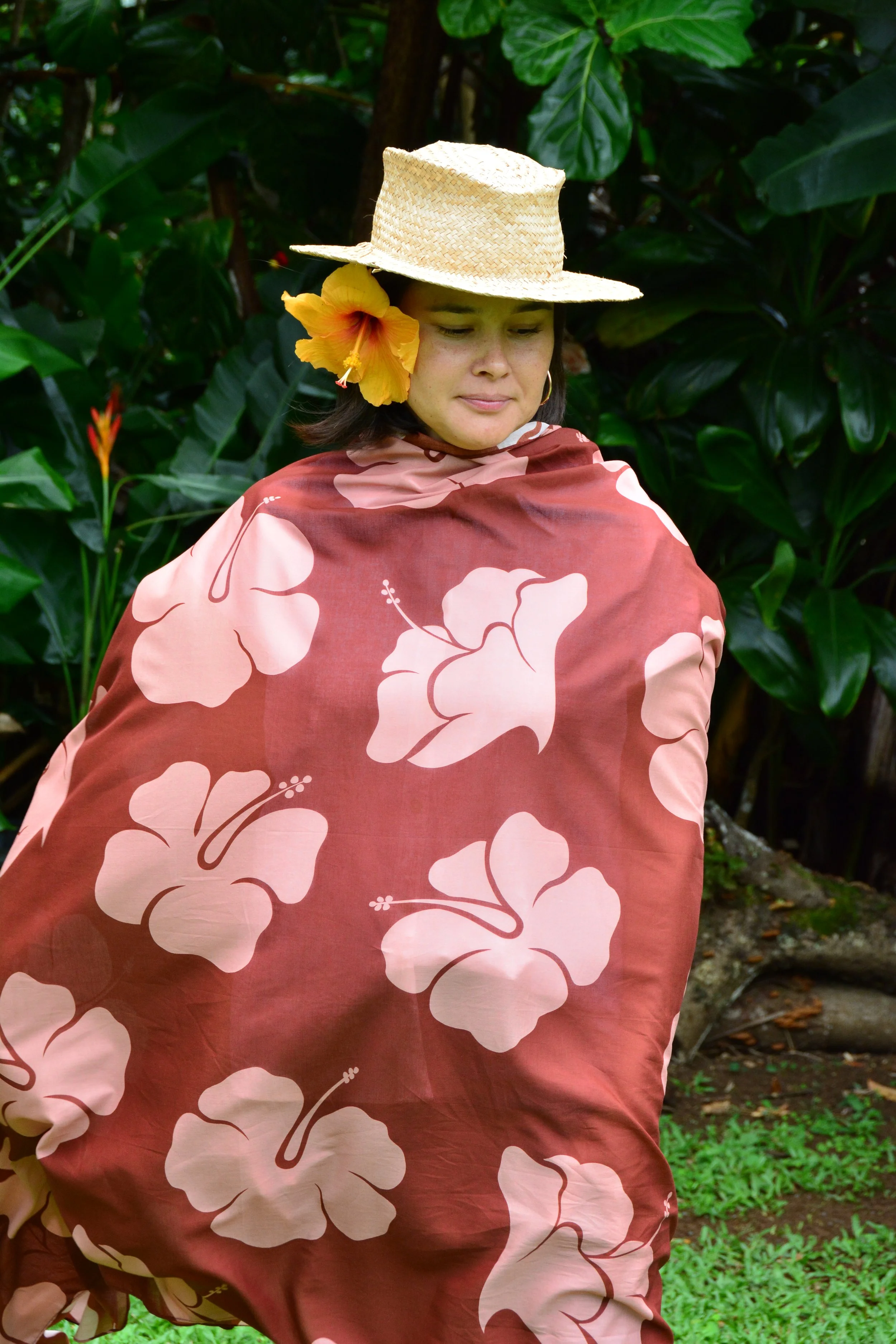 Hibiscus Pop • Pareo • Brown & Beige