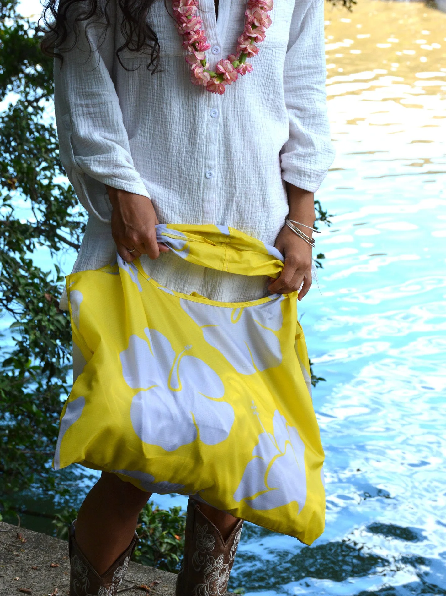 Aloha-a-la-mode-hawaiian-art-hibiscus-bag-6d.jpg
